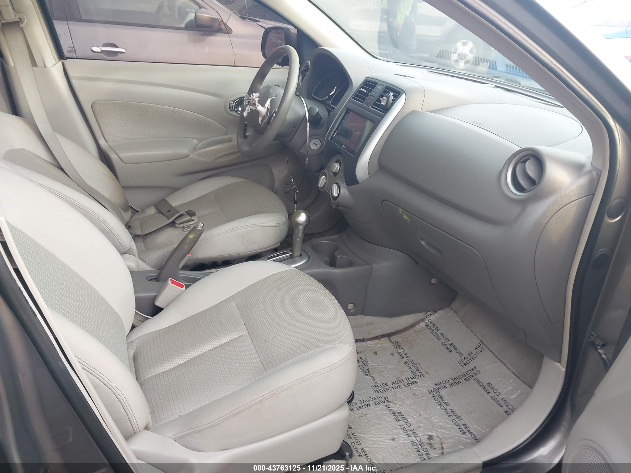 NISSAN VERSA image 5