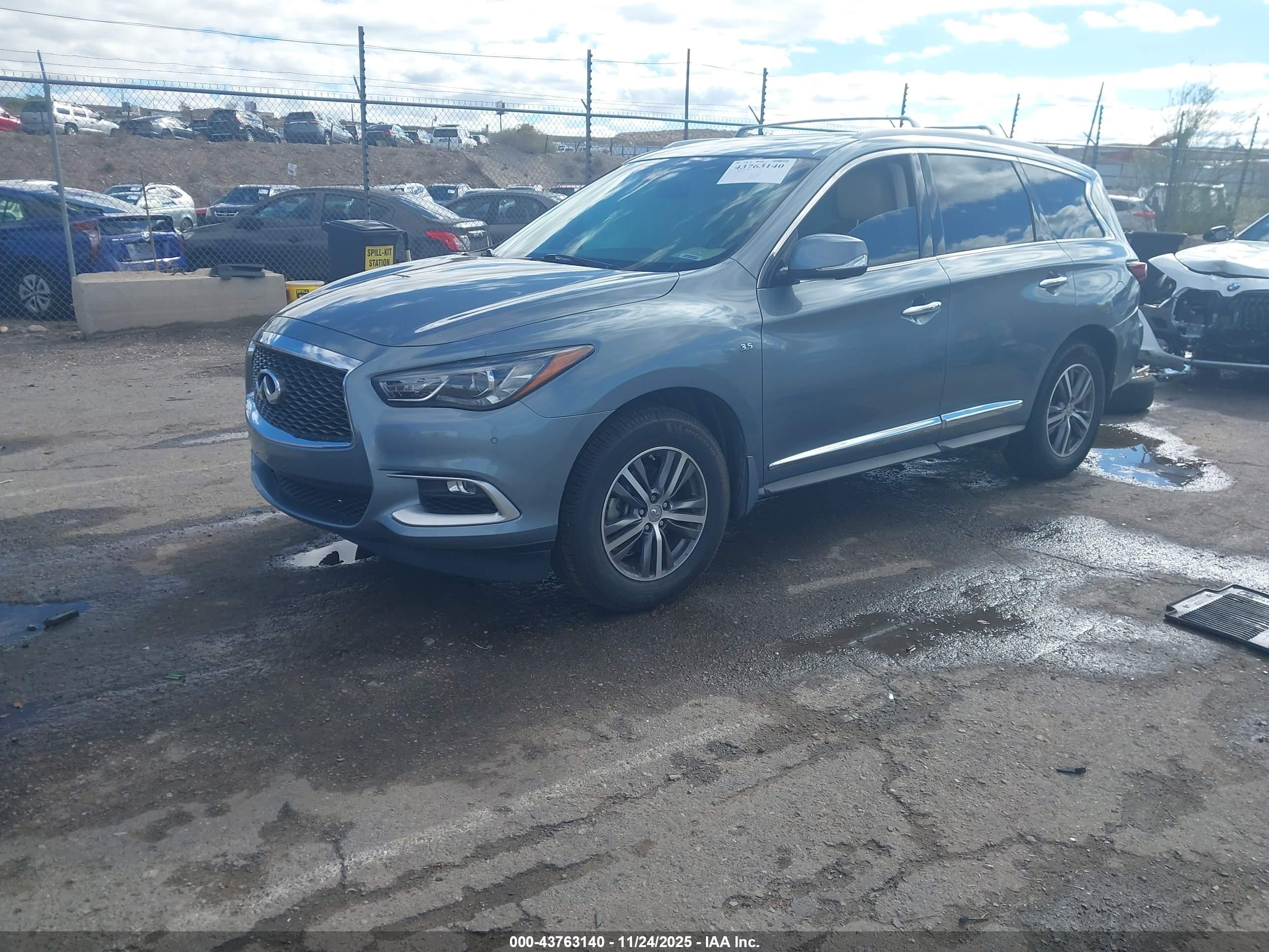 INFINITI QX60 image 2