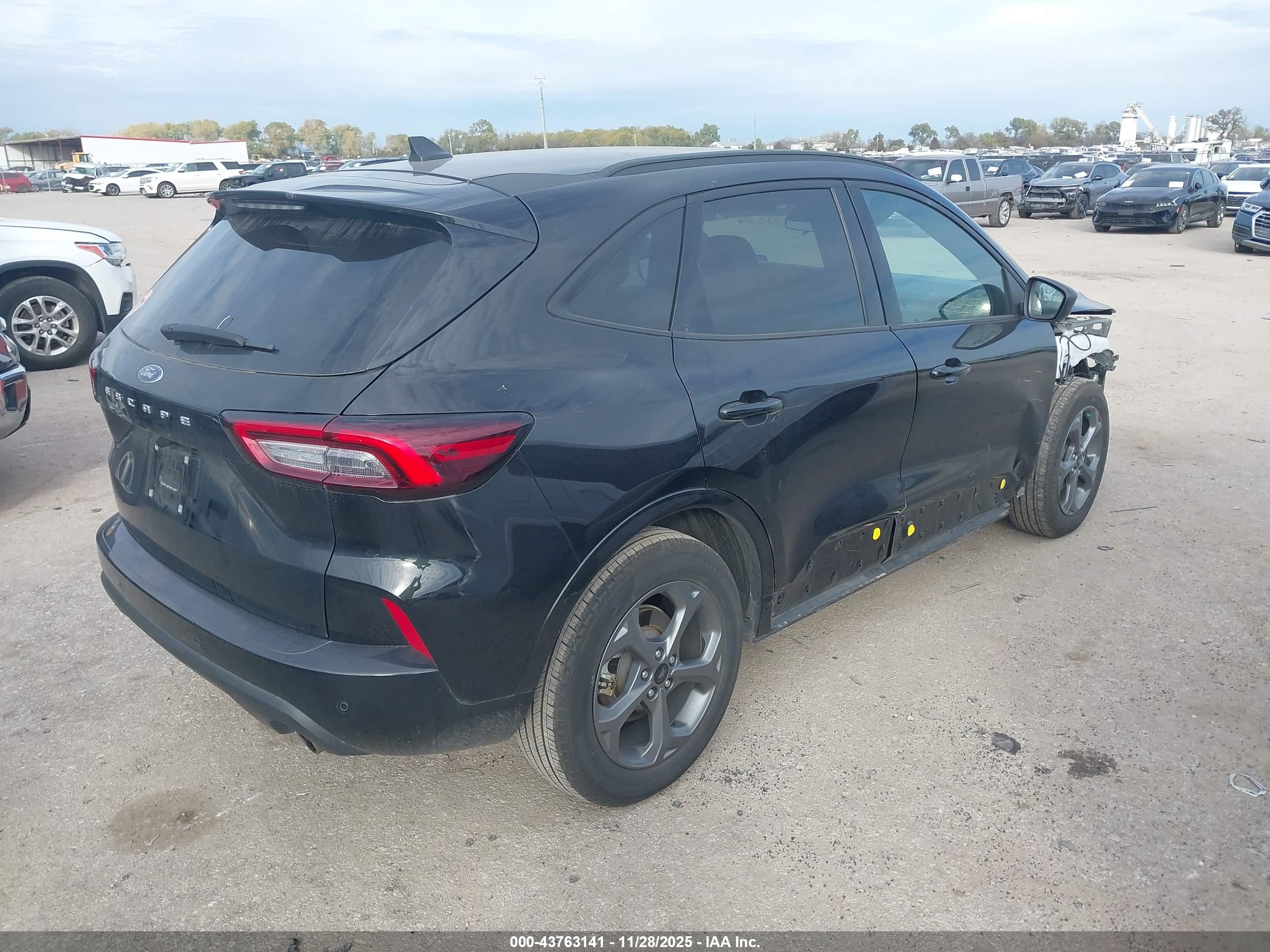 FORD ESCAPE image 4