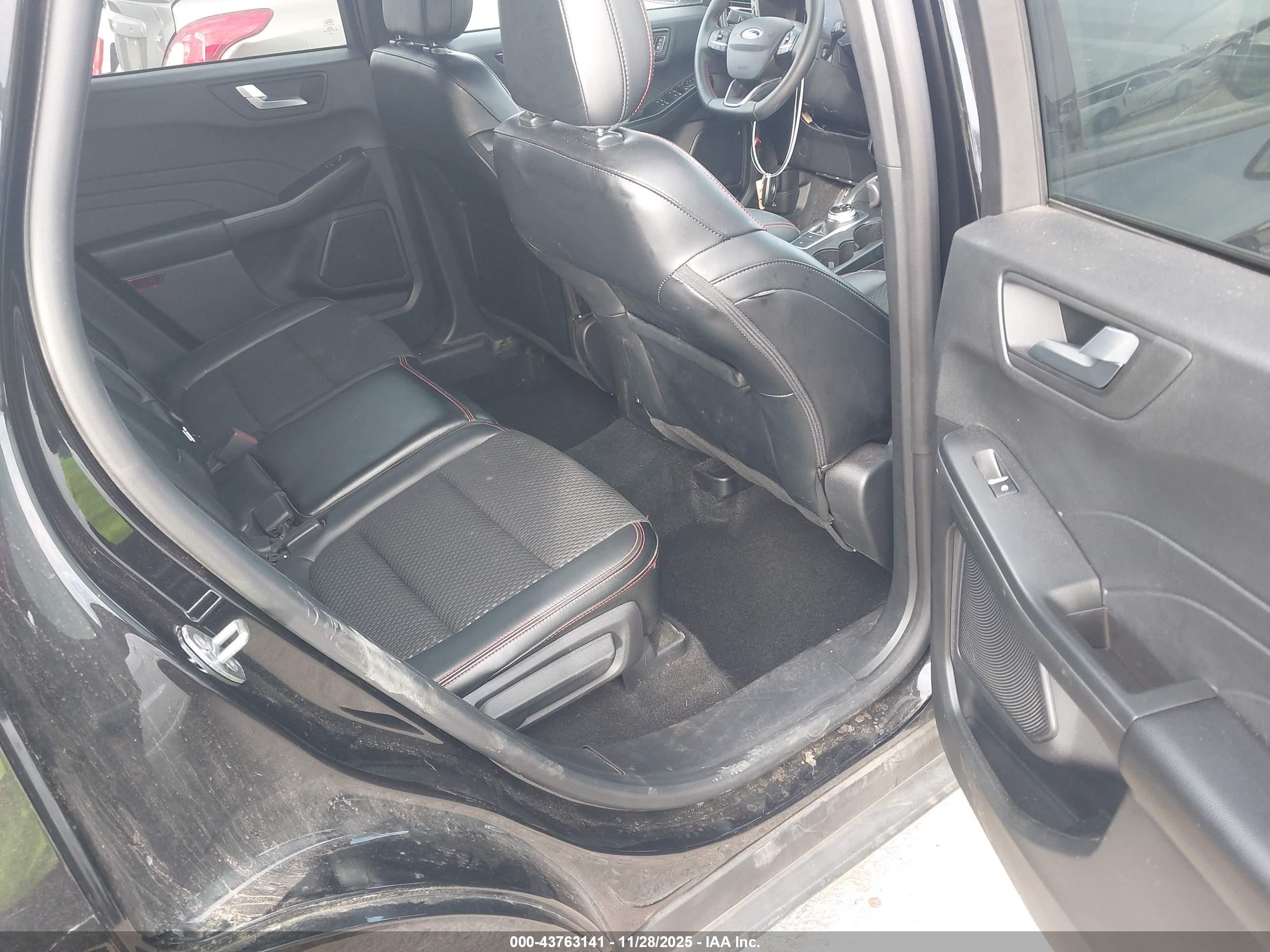 FORD ESCAPE image 8