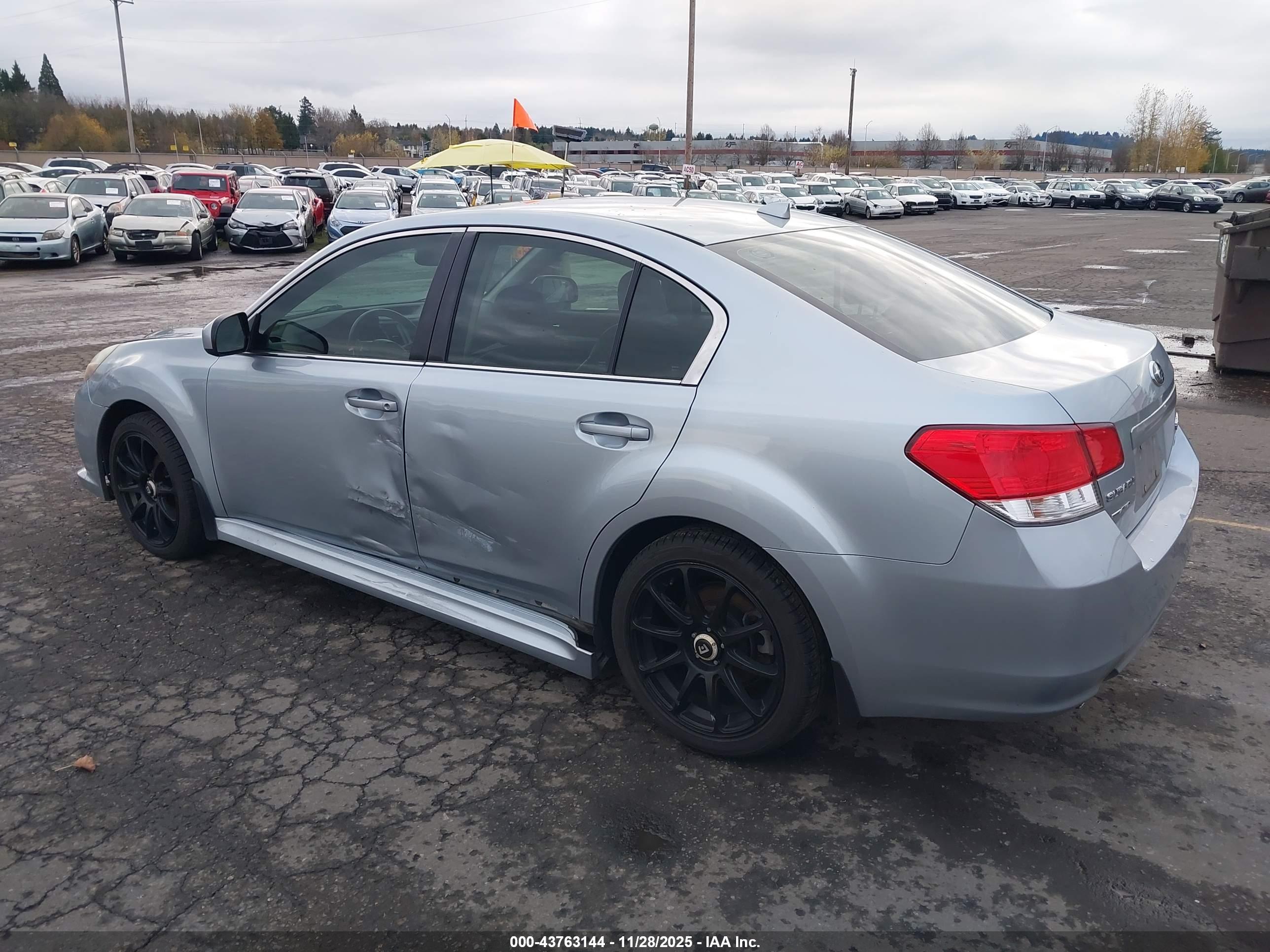 SUBARU LEGACY image 3