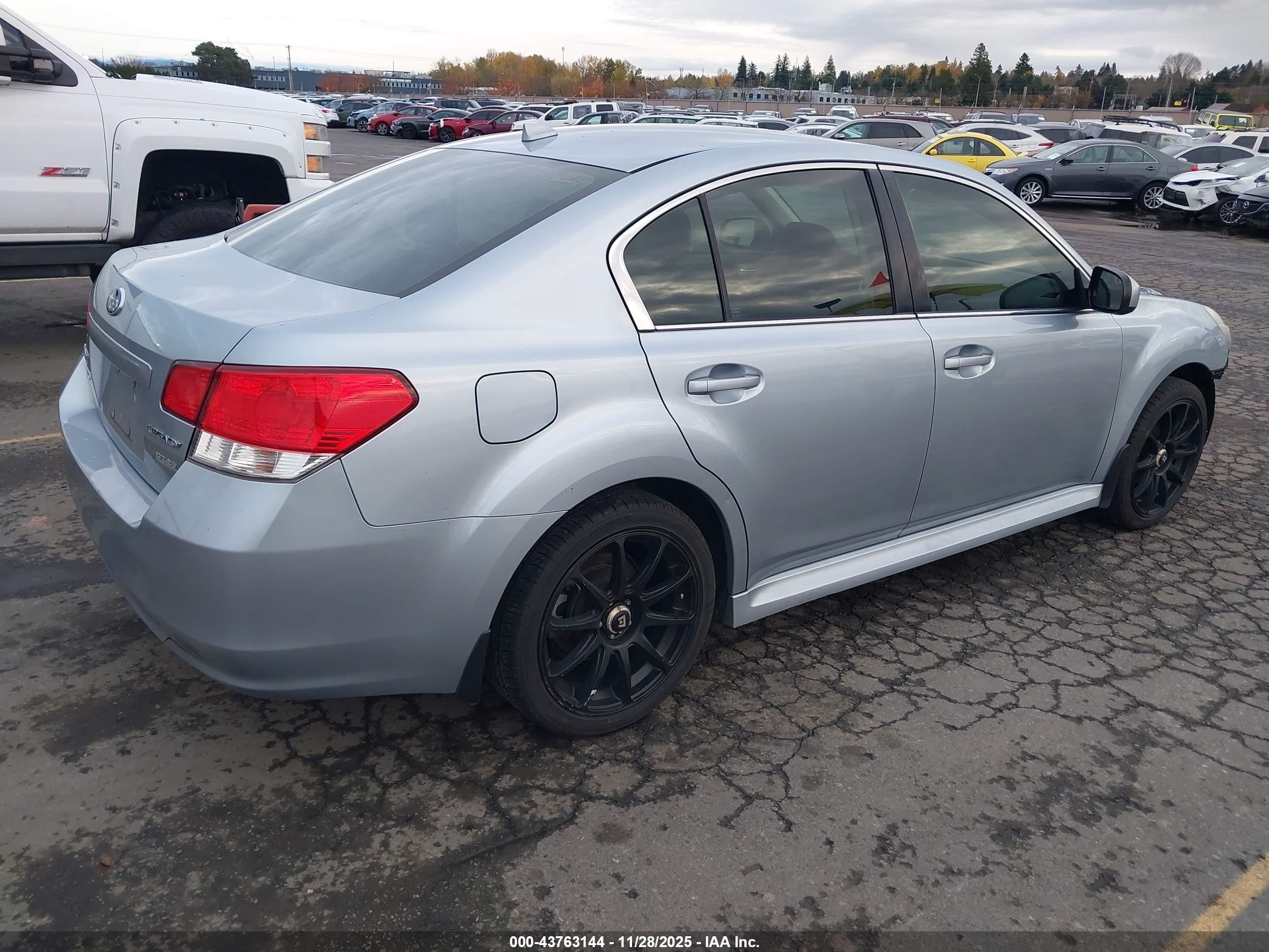 SUBARU LEGACY image 4