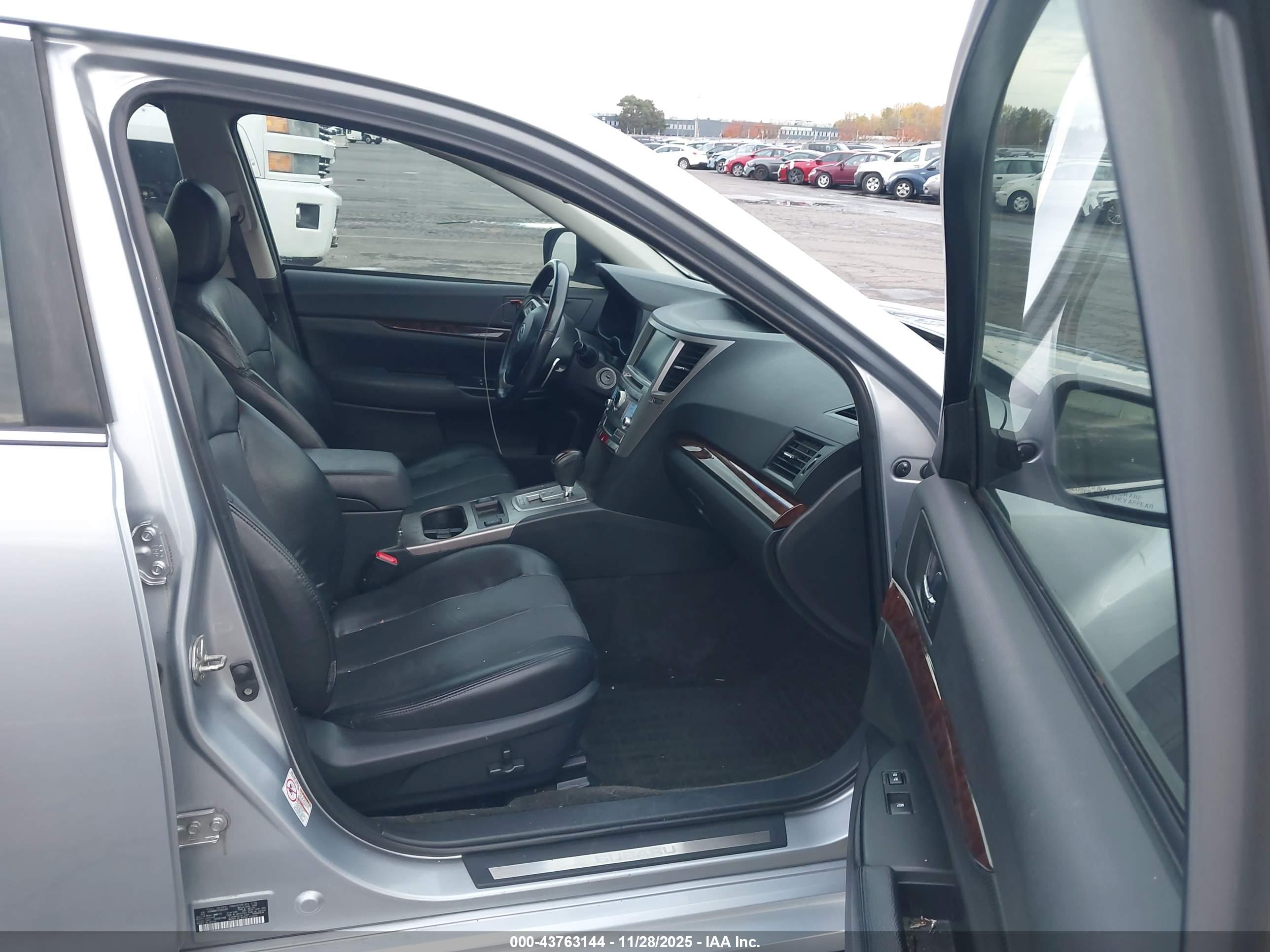 SUBARU LEGACY image 5