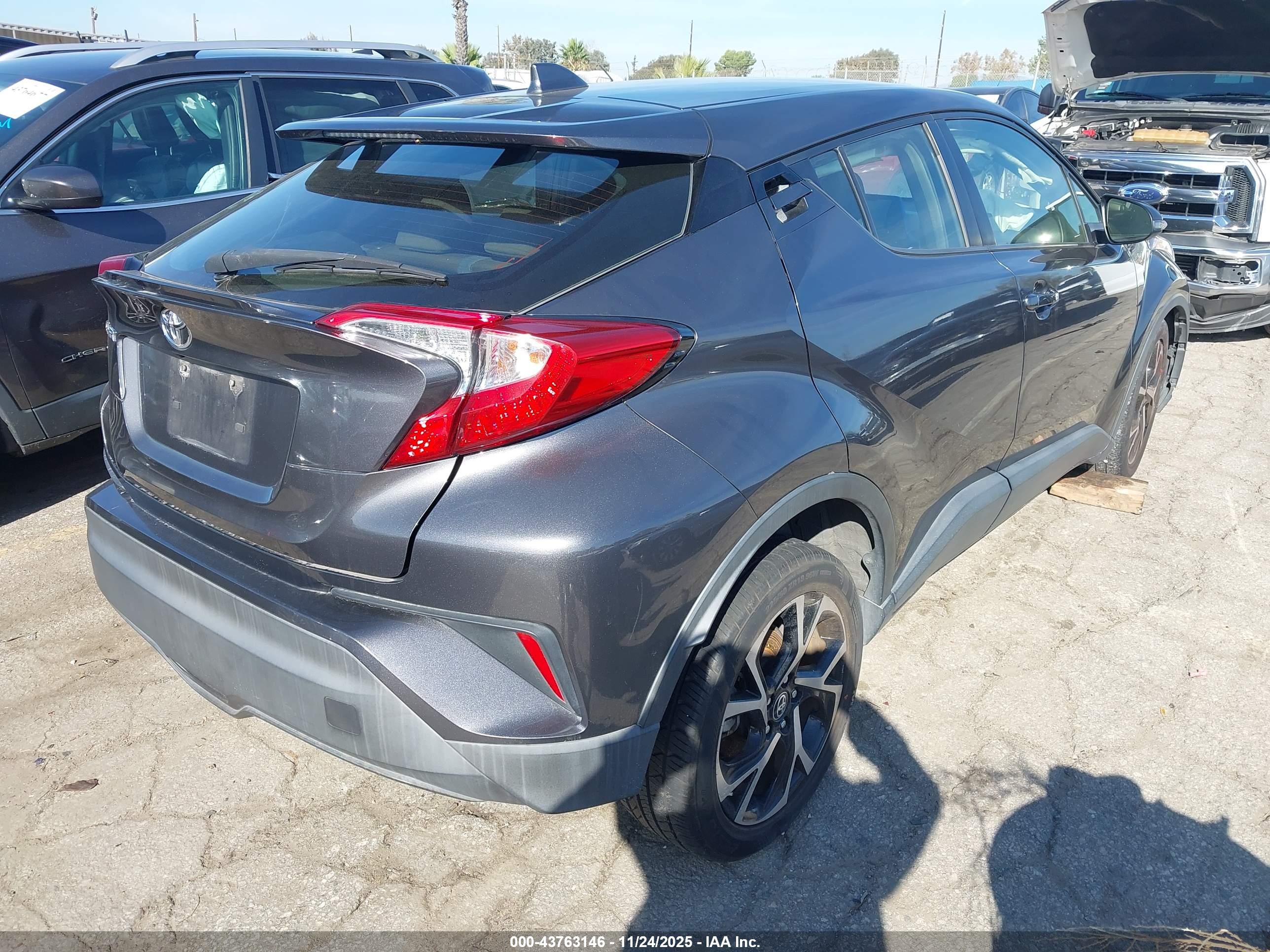 TOYOTA C-HR image 4
