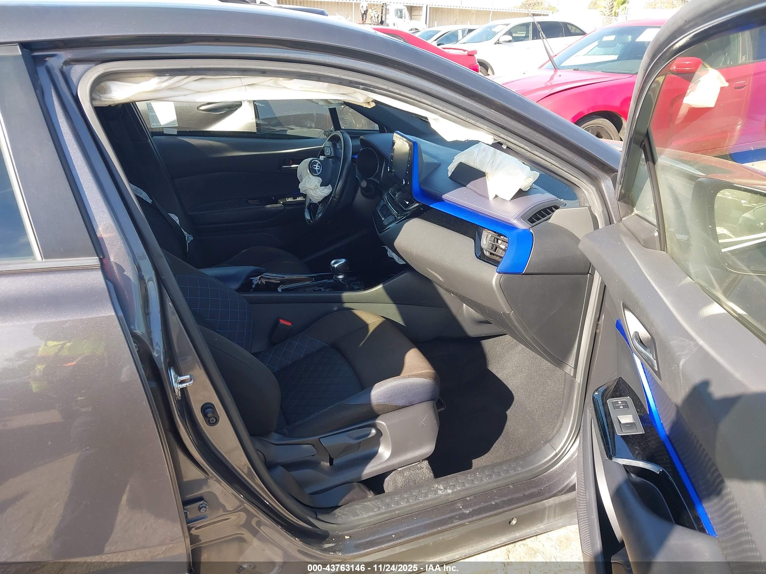 TOYOTA C-HR image 5