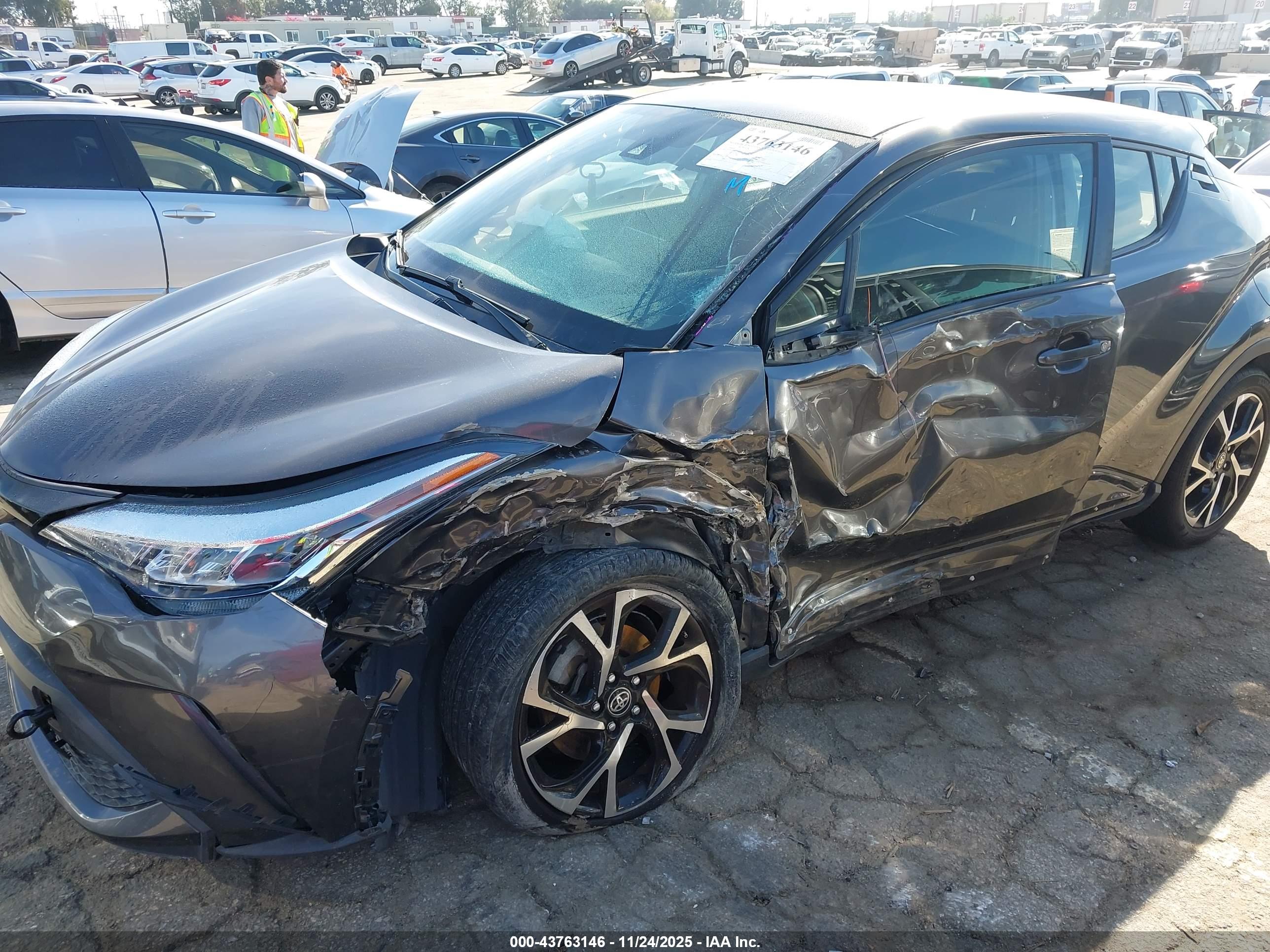 TOYOTA C-HR image 6