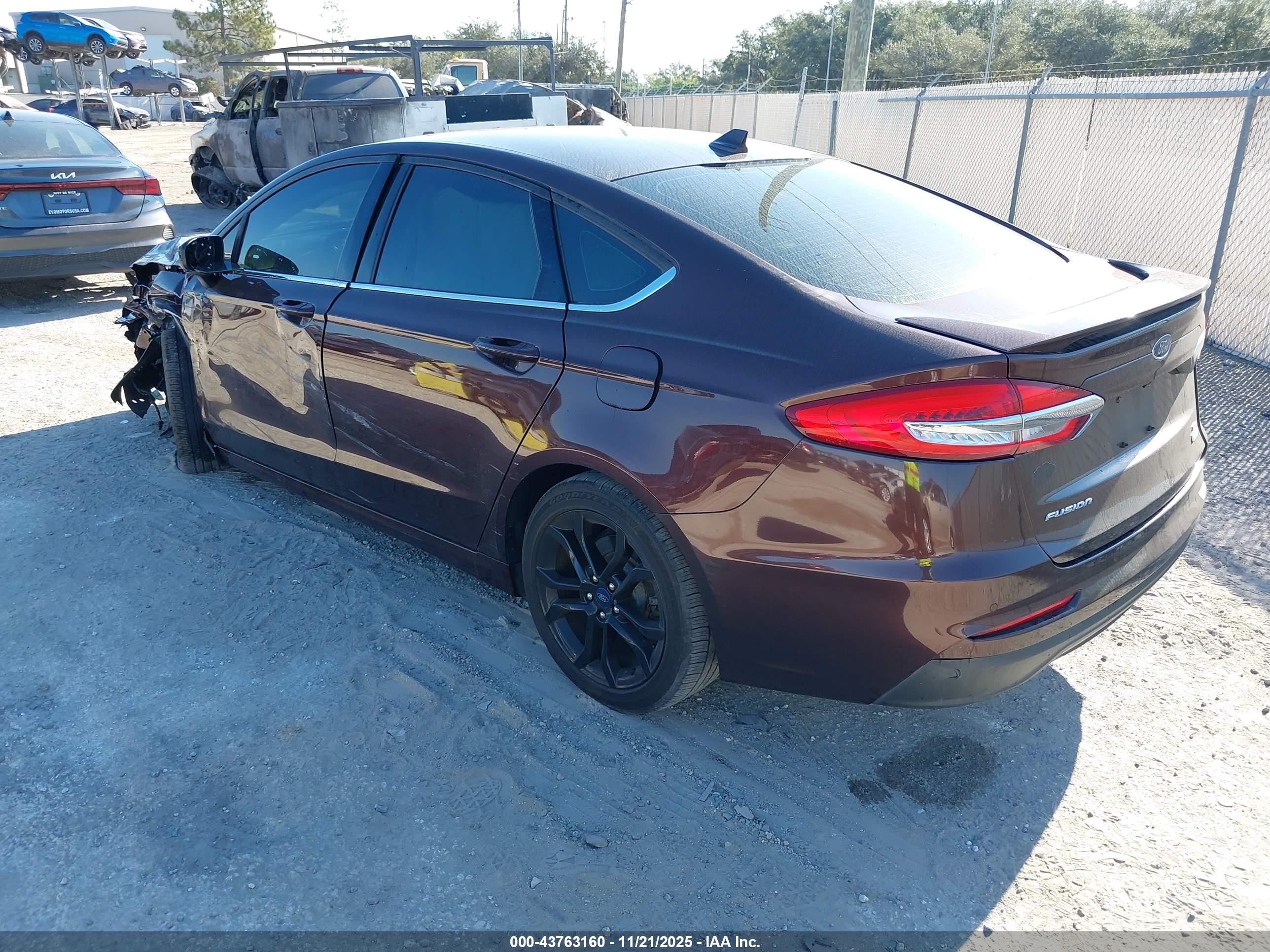 FORD FUSION image 3