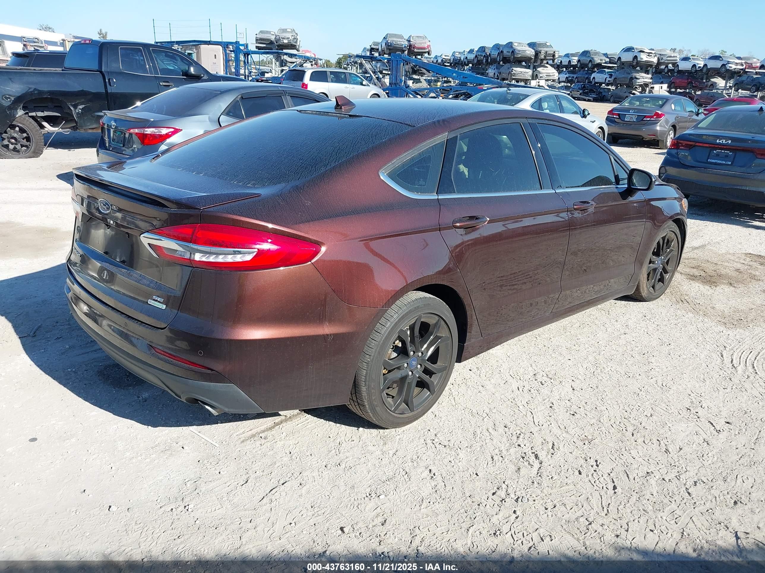 FORD FUSION image 4
