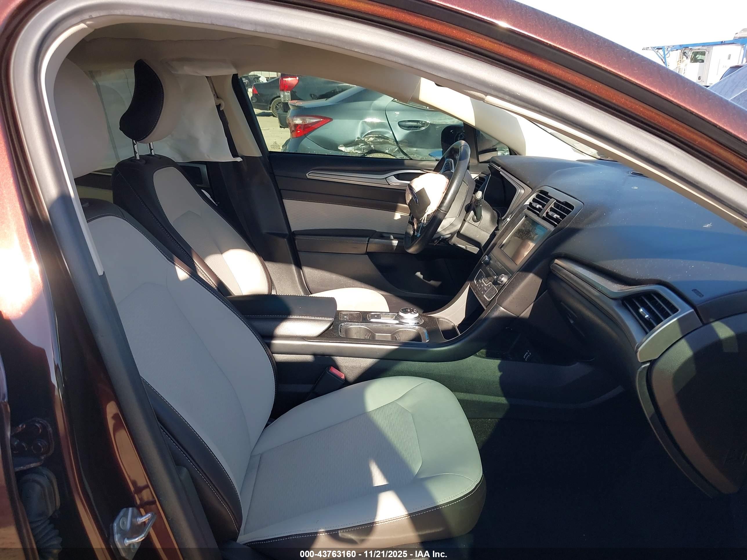 FORD FUSION image 5