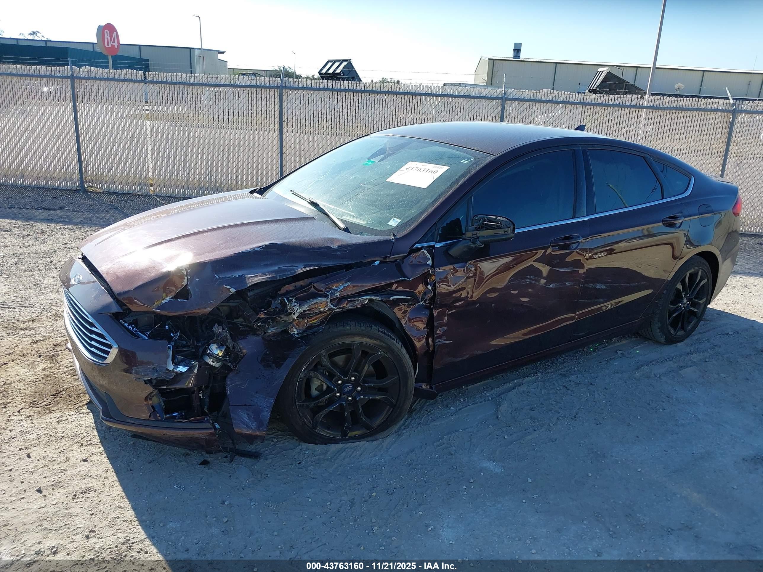 FORD FUSION image 6