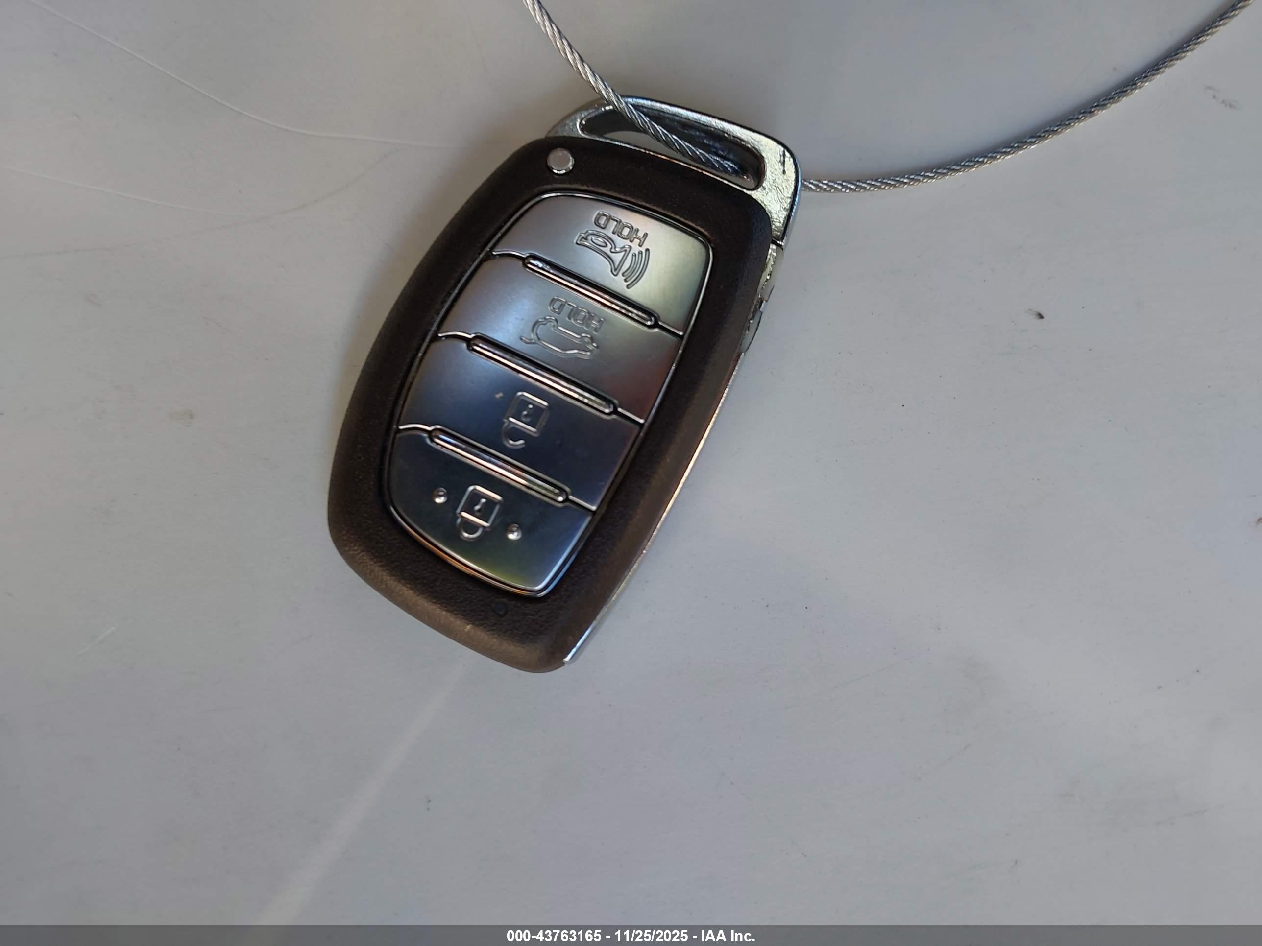 HYUNDAI TUCSON image 11