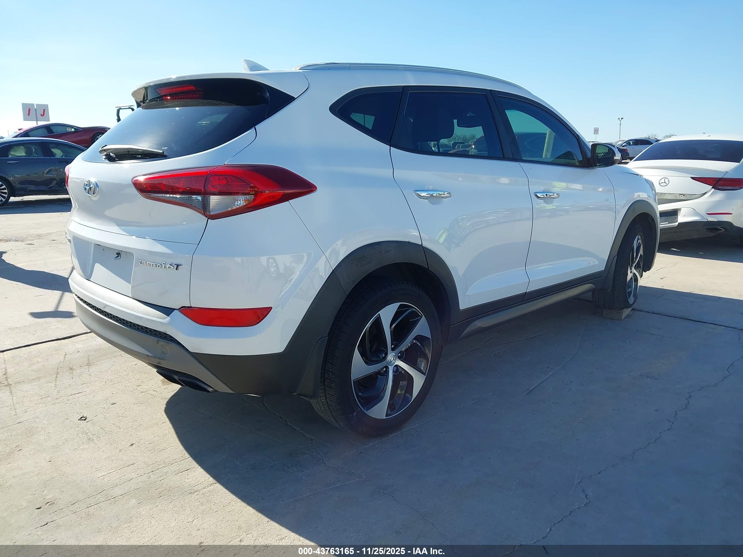 HYUNDAI TUCSON image 4