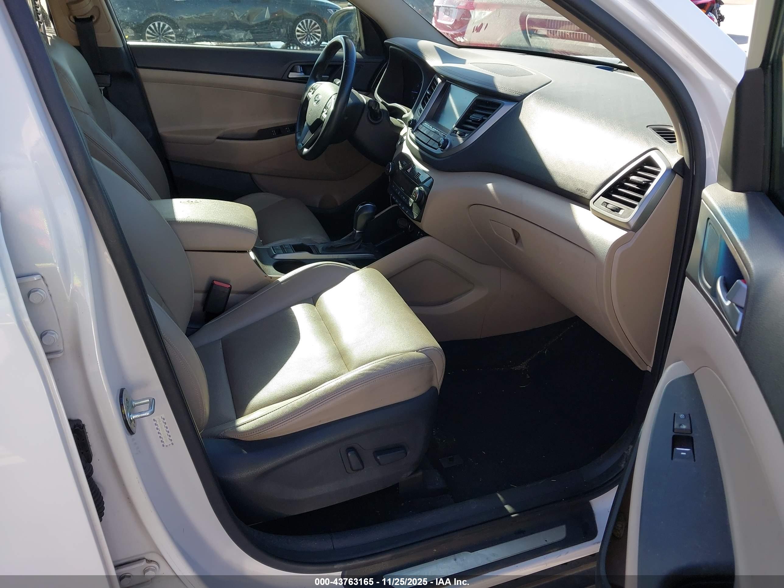 HYUNDAI TUCSON image 5