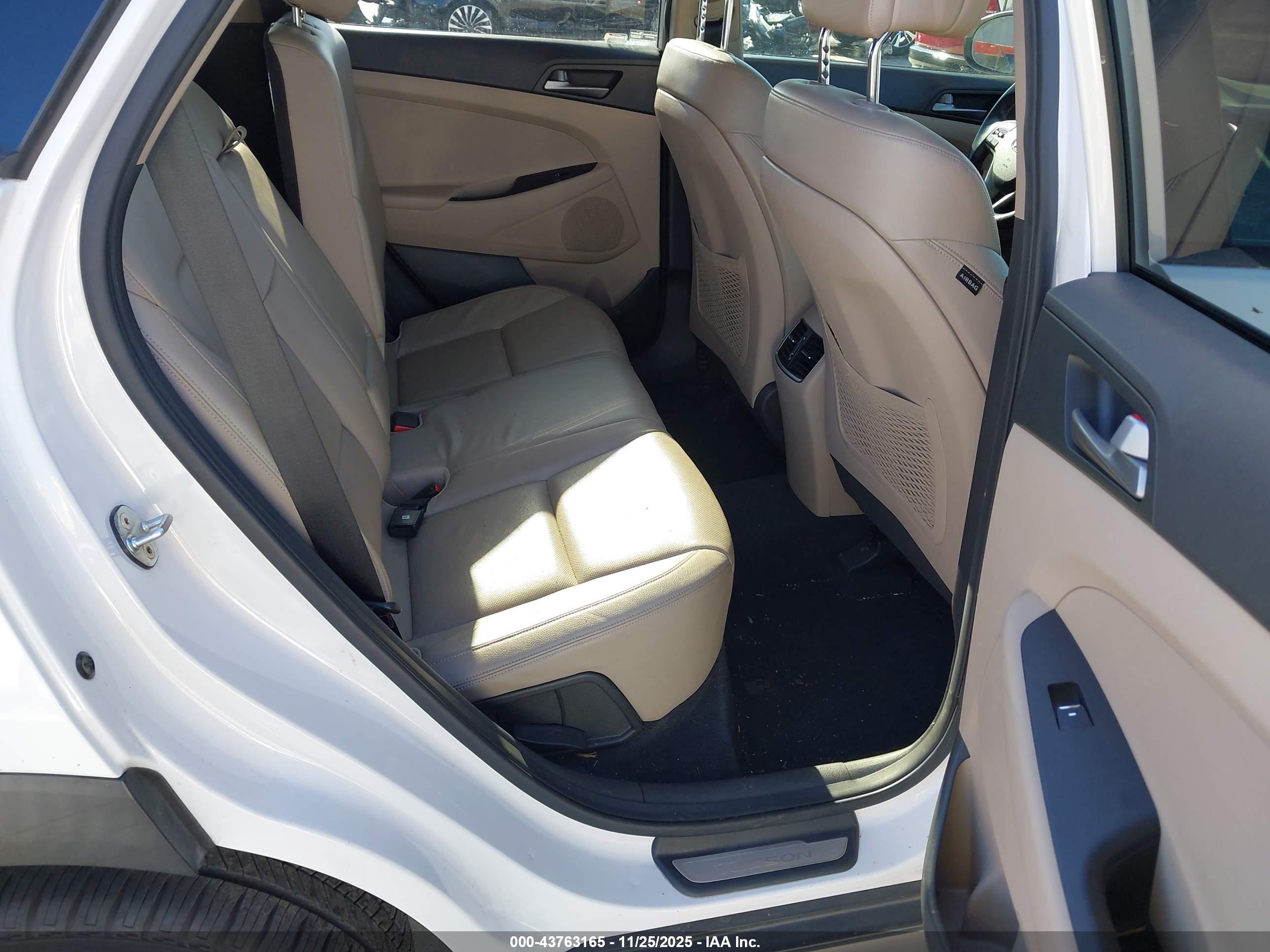 HYUNDAI TUCSON image 8