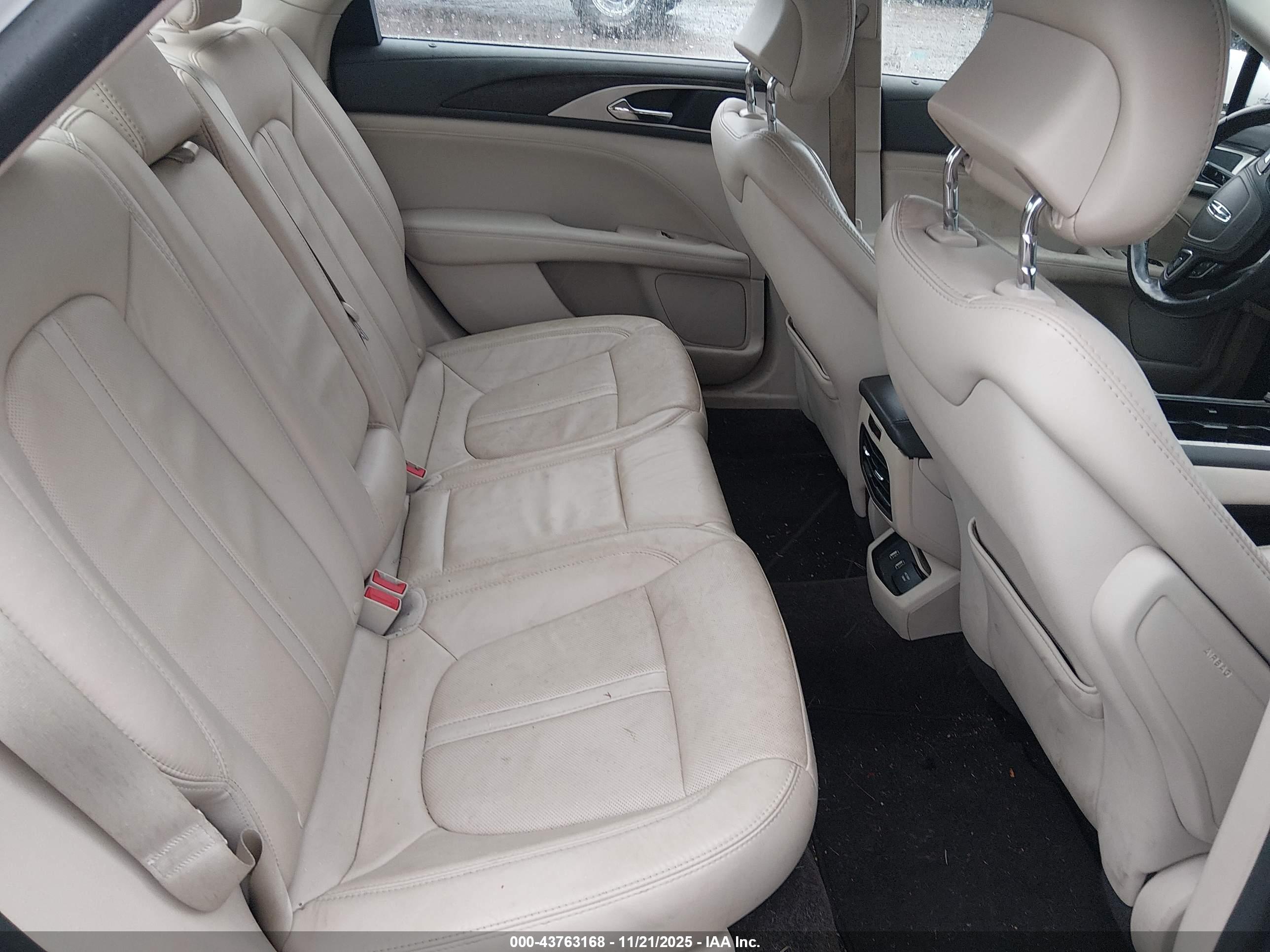 LINCOLN MKZ image 8