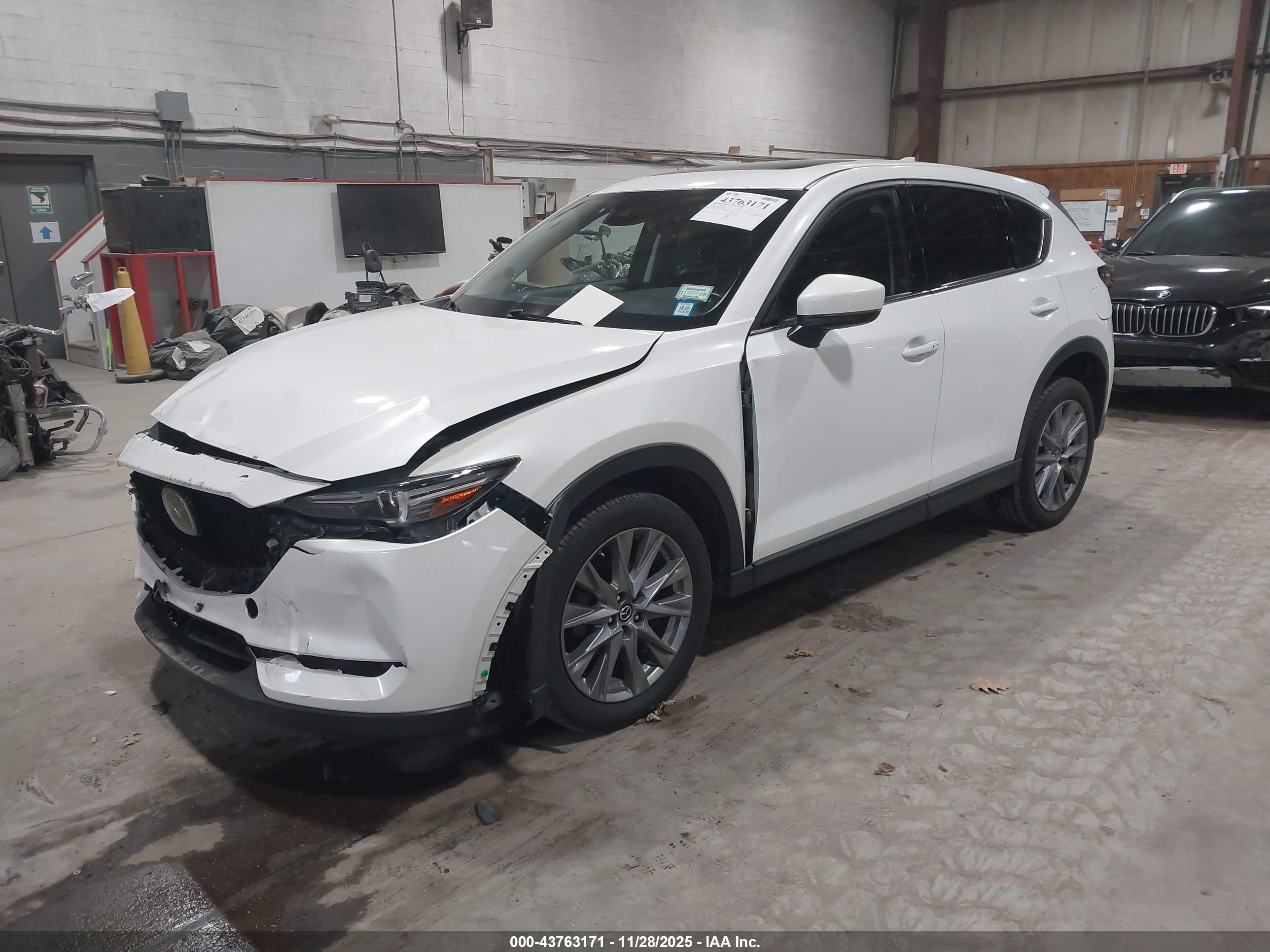 MAZDA CX-5 image 2