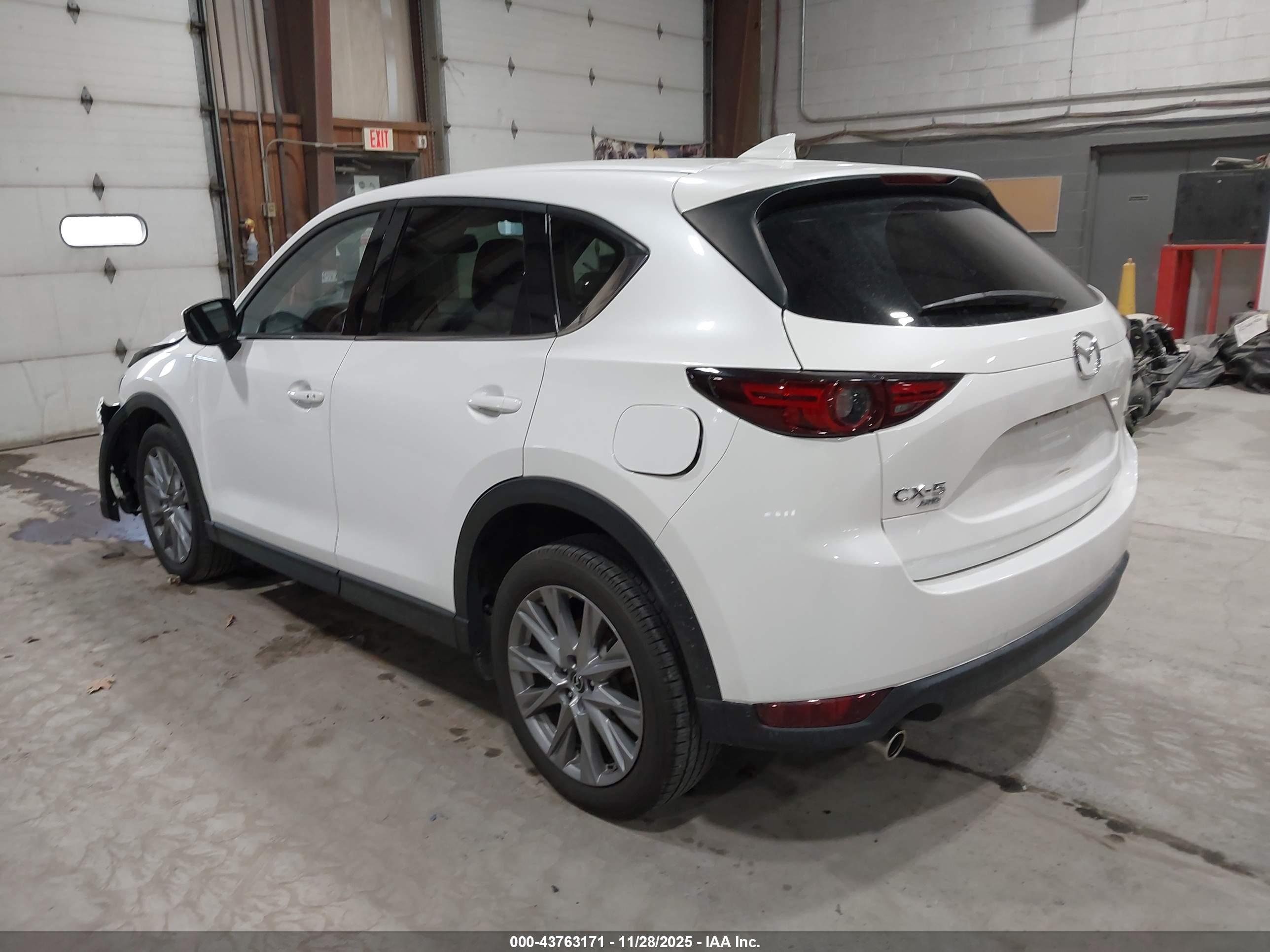 MAZDA CX-5 image 3