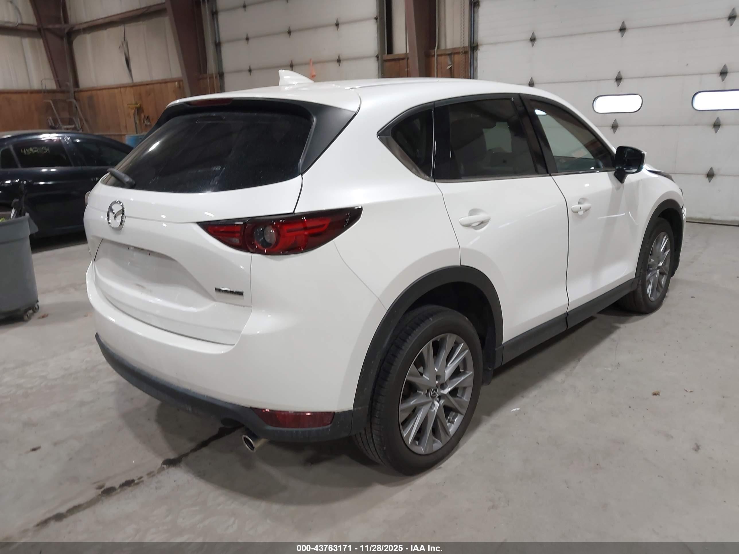 MAZDA CX-5 image 4