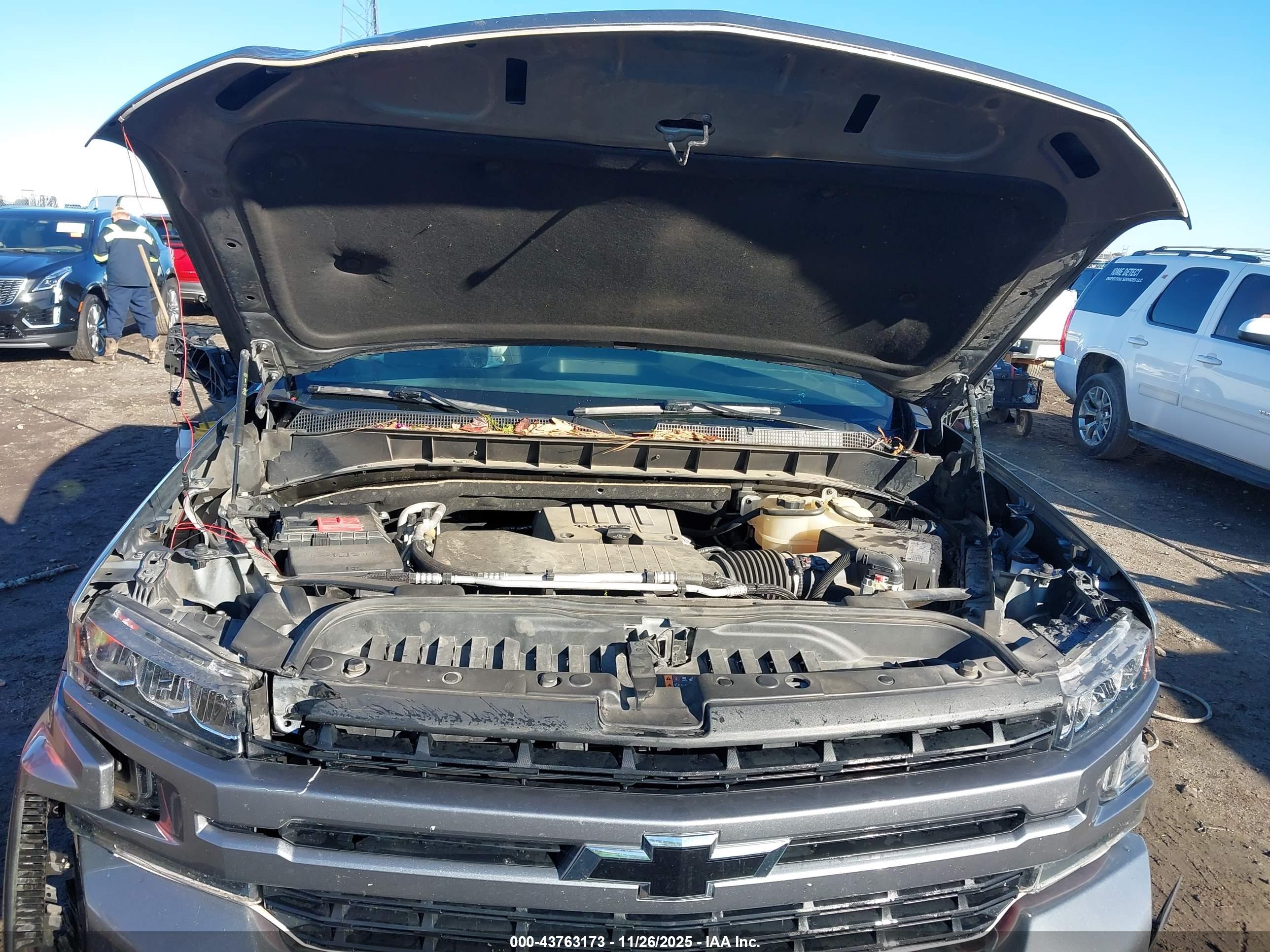 CHEVROLET SILVERADO image 10