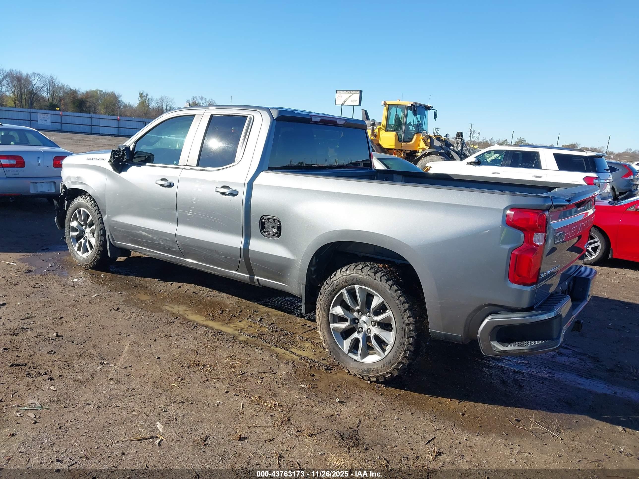 CHEVROLET SILVERADO image 3
