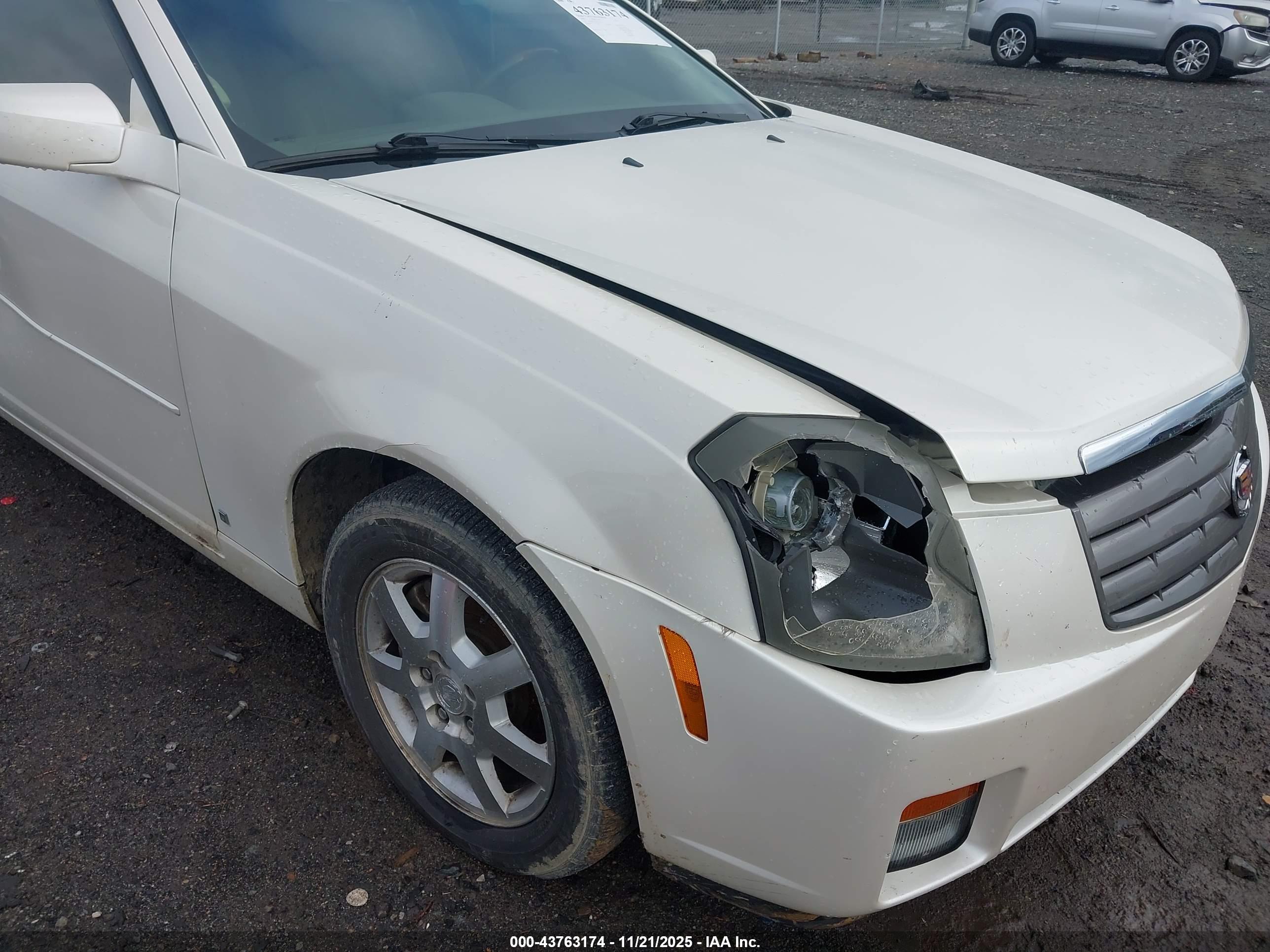CADILLAC CTS image 6