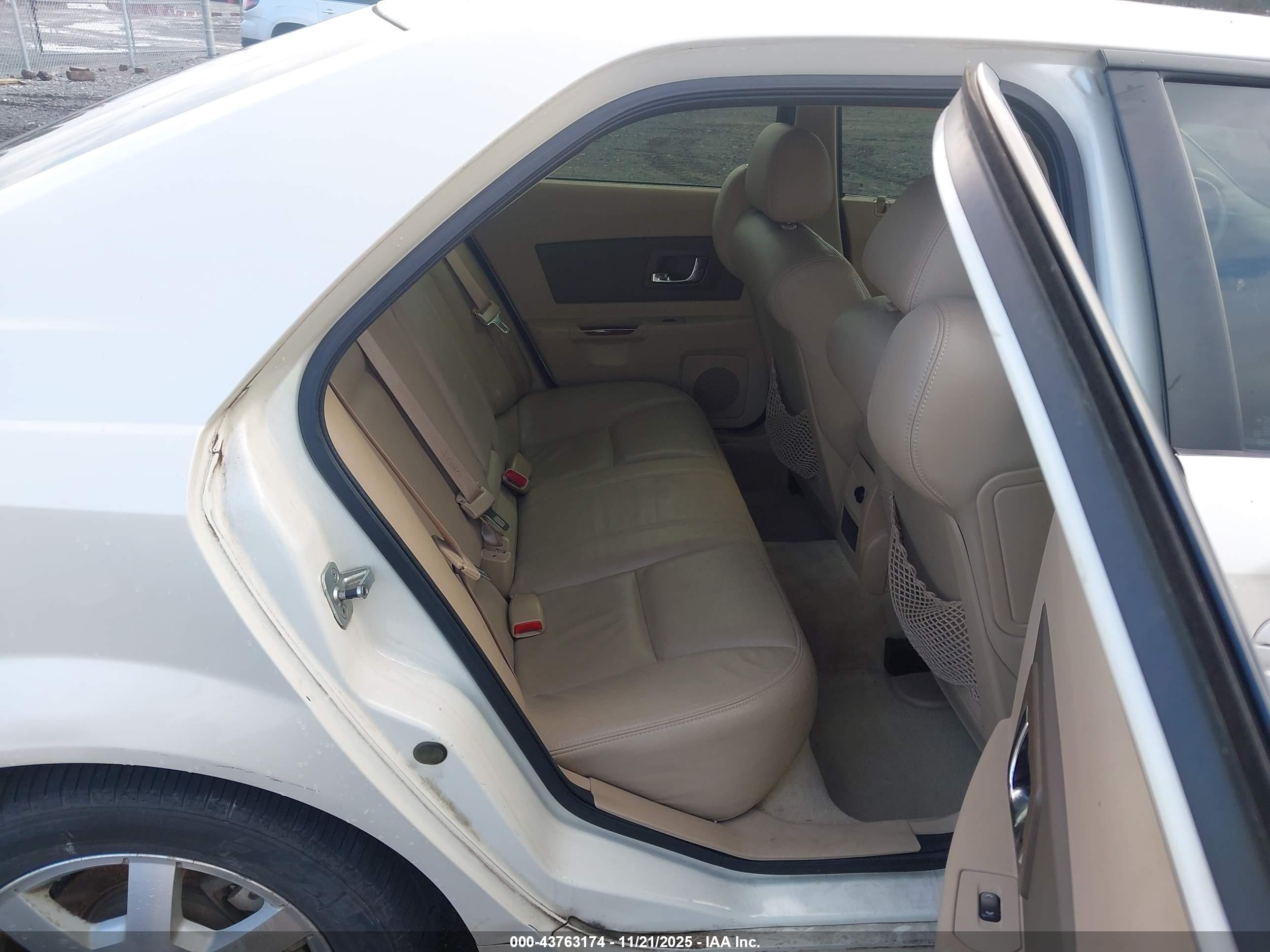 CADILLAC CTS image 8