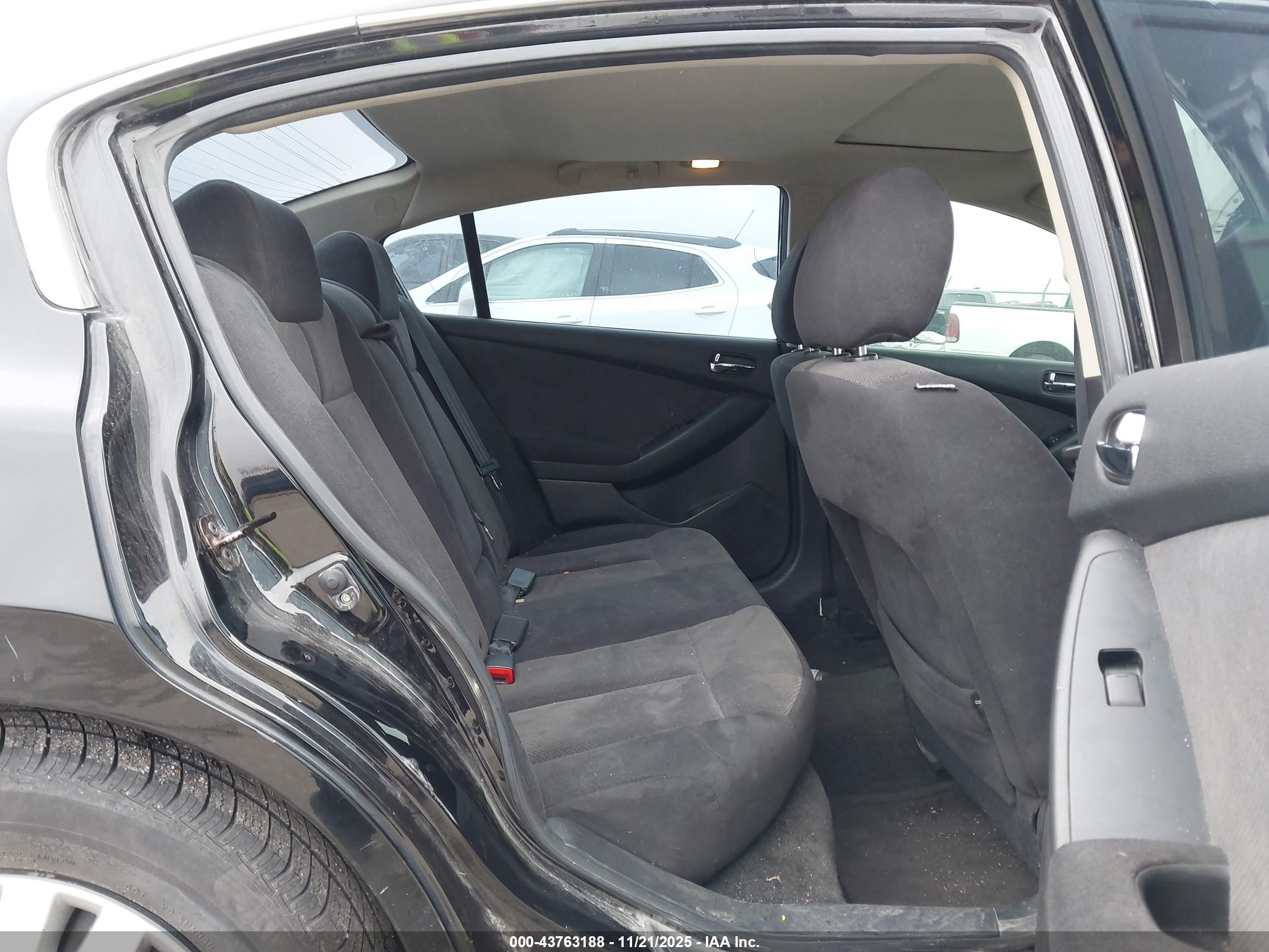 NISSAN ALTIMA image 8