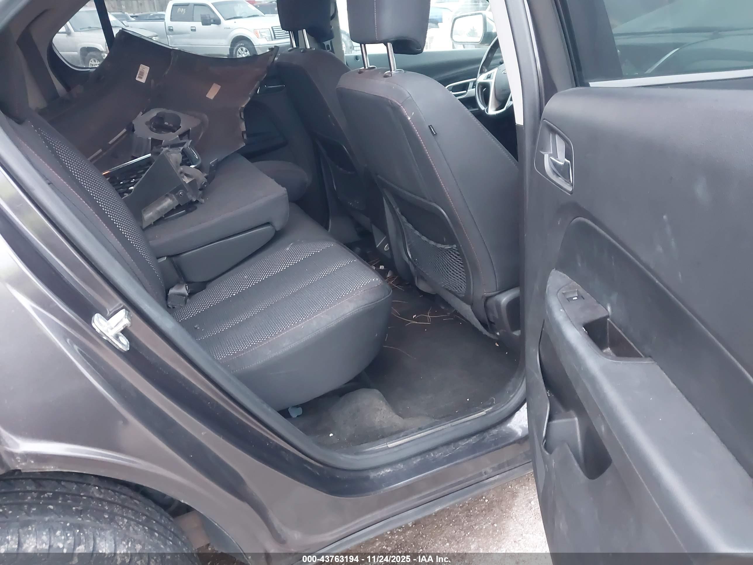 CHEVROLET EQUINOX image 8