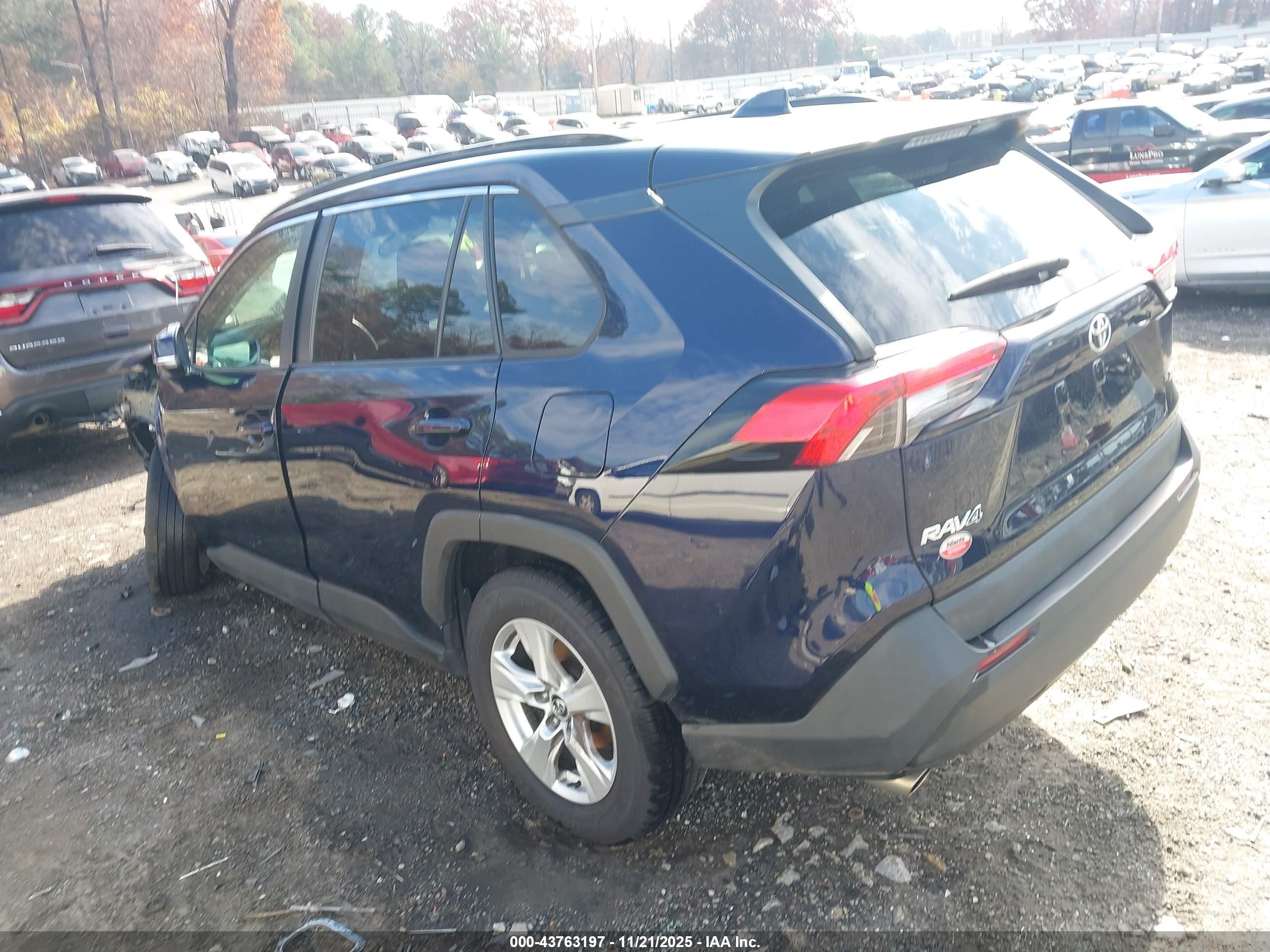 TOYOTA RAV4 image 3