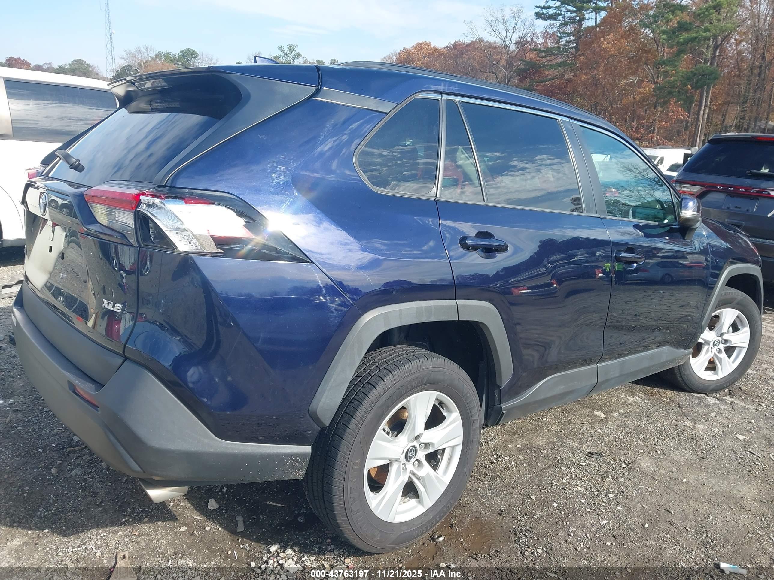 TOYOTA RAV4 image 4