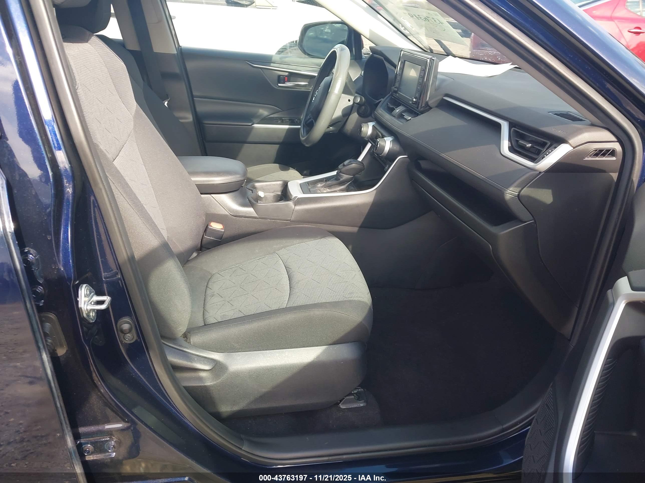 TOYOTA RAV4 image 5