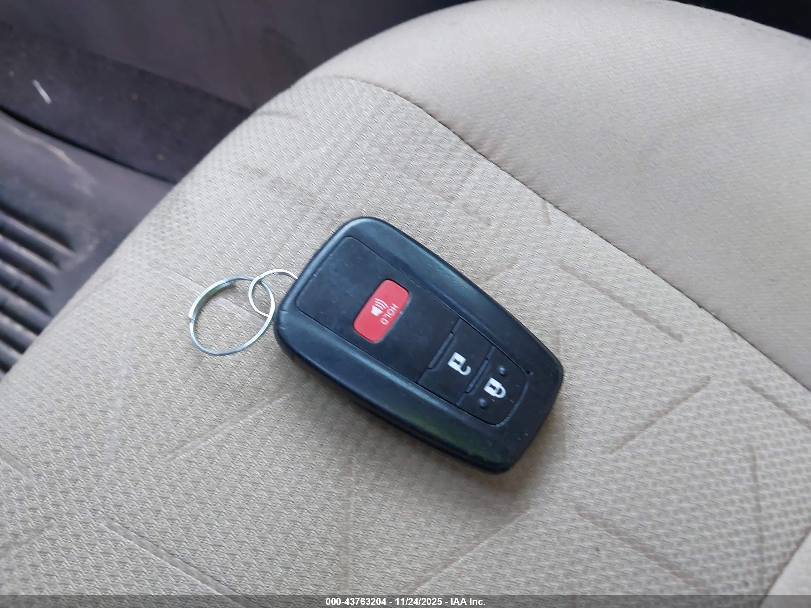 TOYOTA RAV4 image 11
