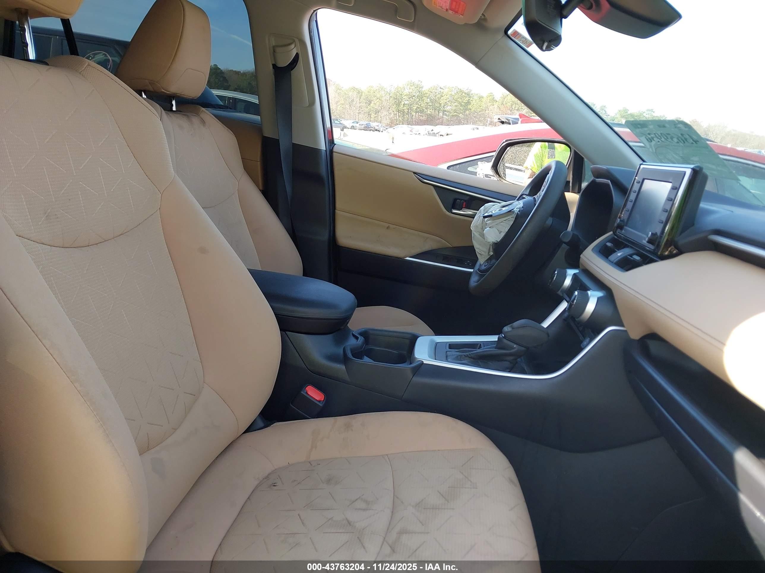 TOYOTA RAV4 image 5