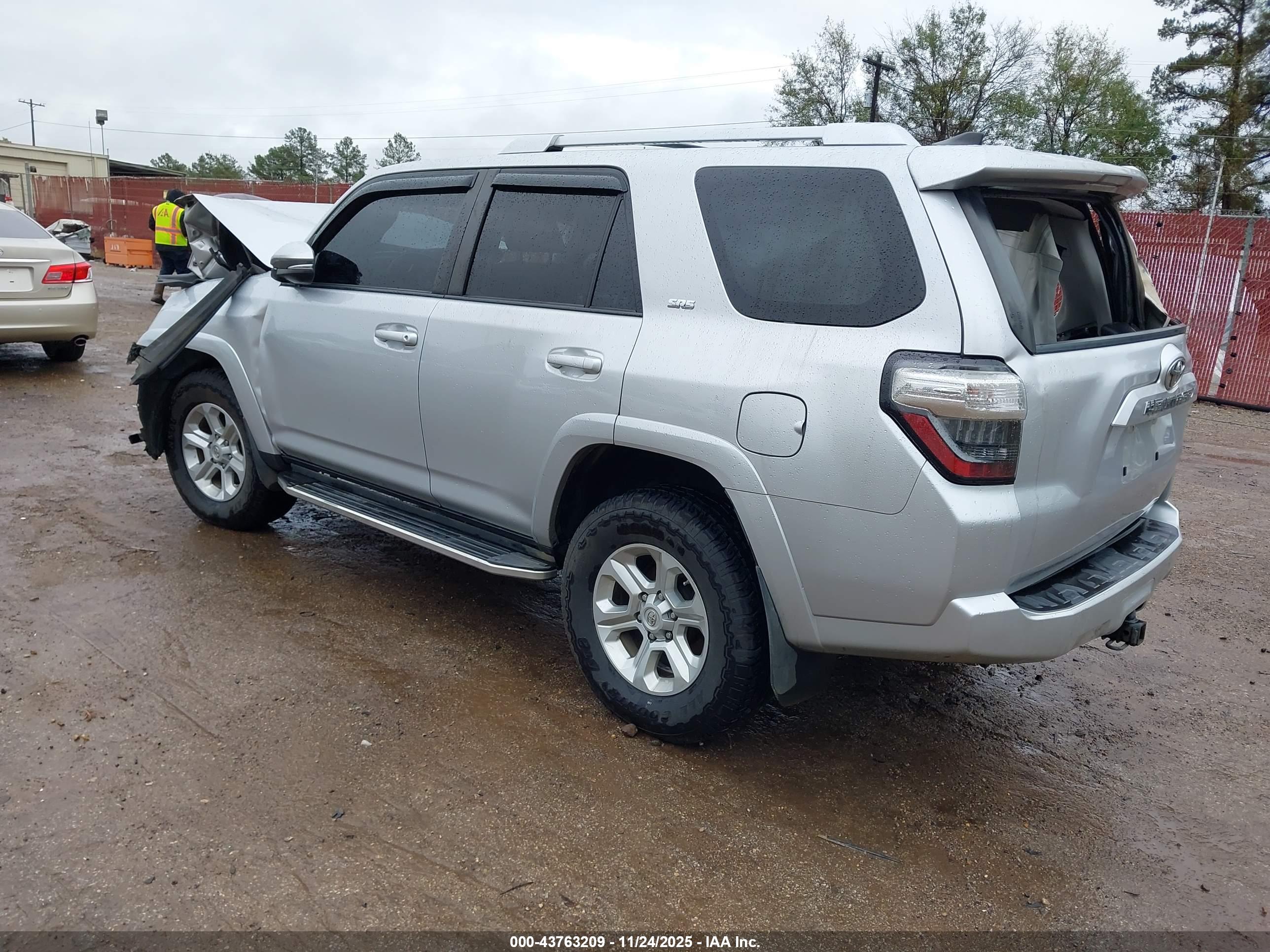 TOYOTA 4RUNNER image 3