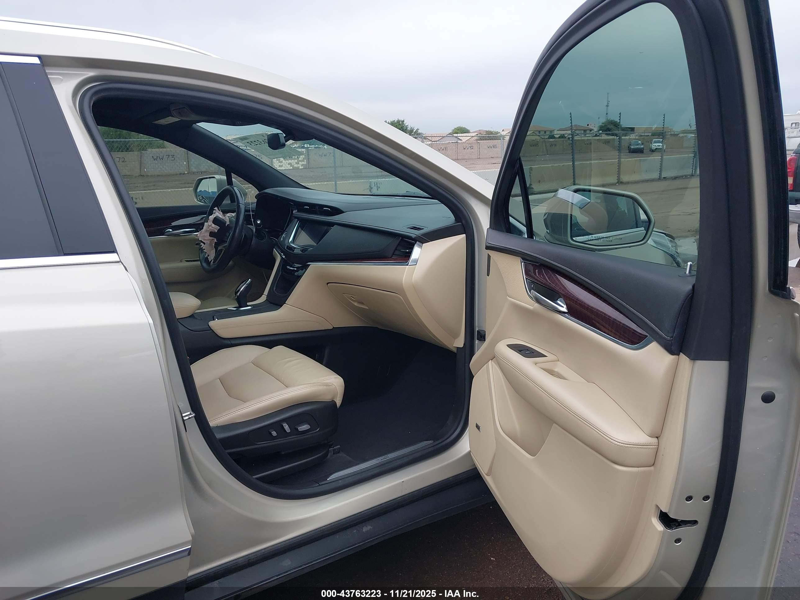 CADILLAC XT5 image 5