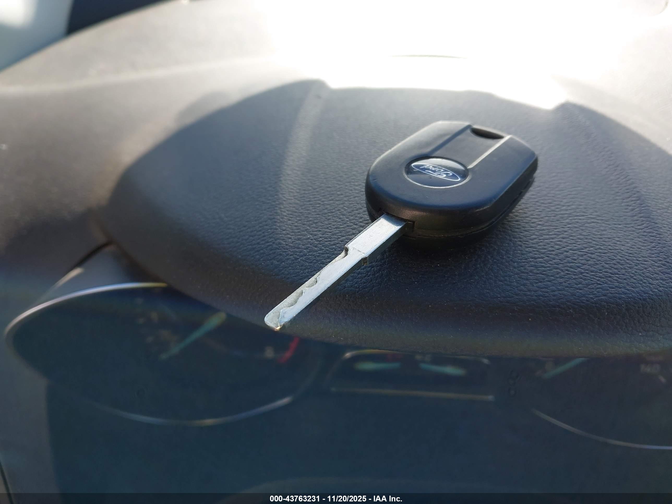 FORD ESCAPE image 11