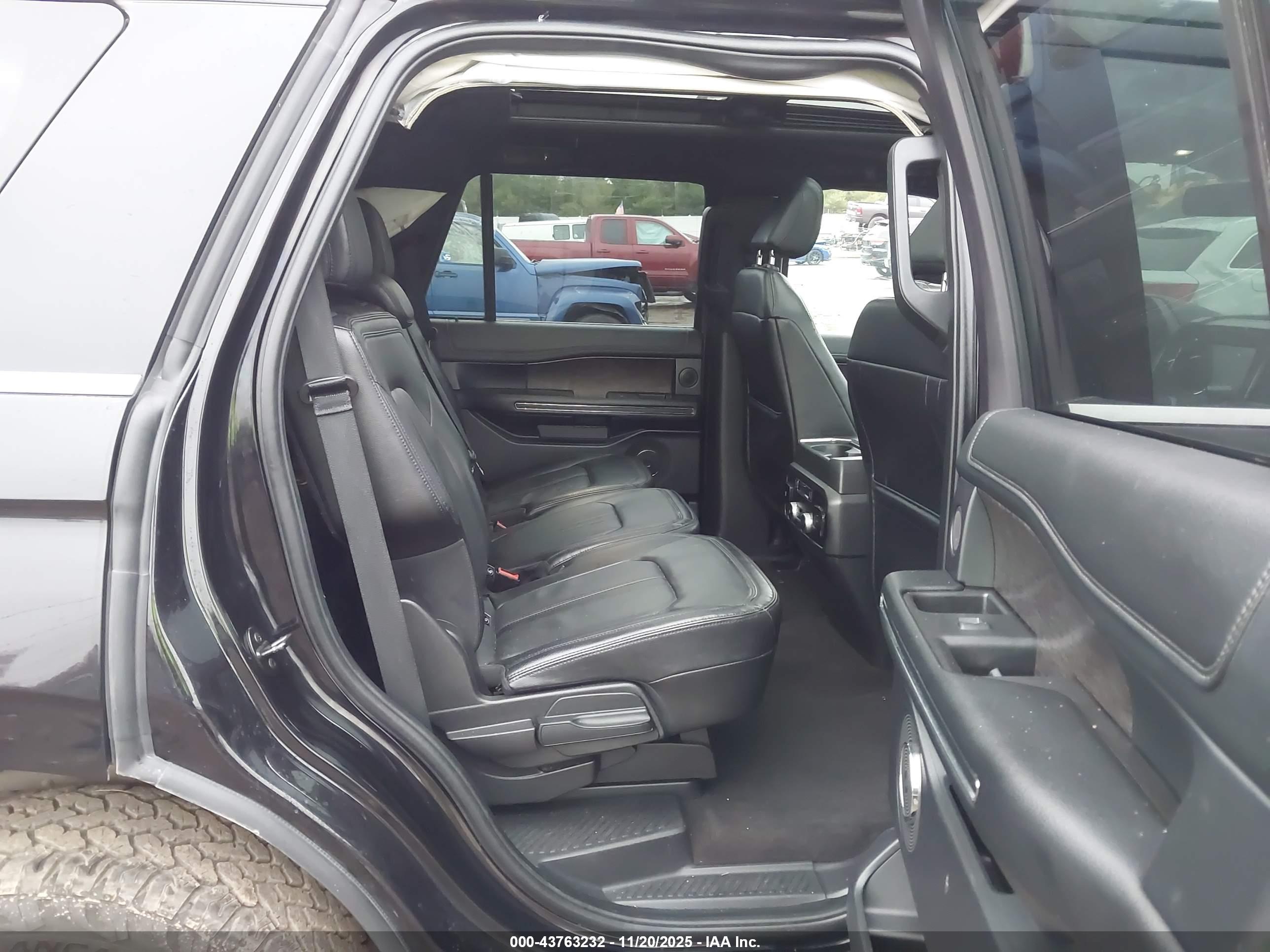 FORD EXPEDITION image 8