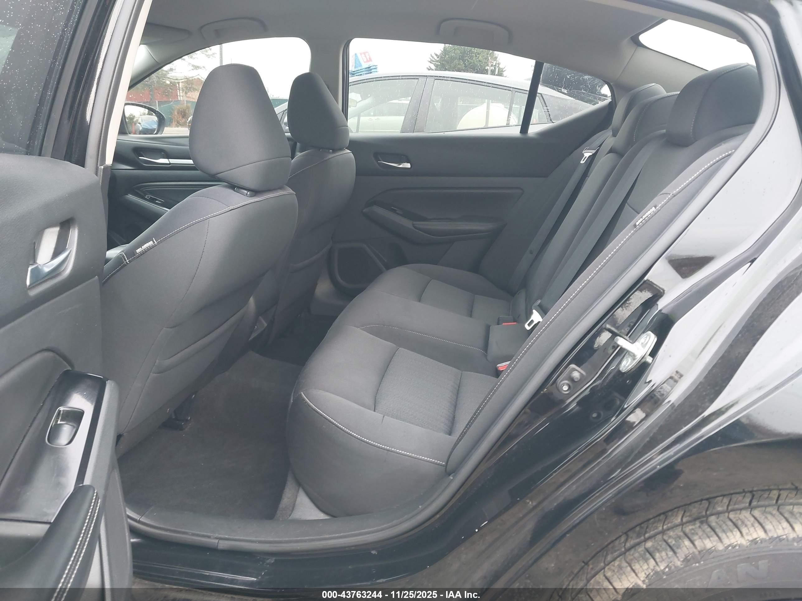 NISSAN ALTIMA image 8