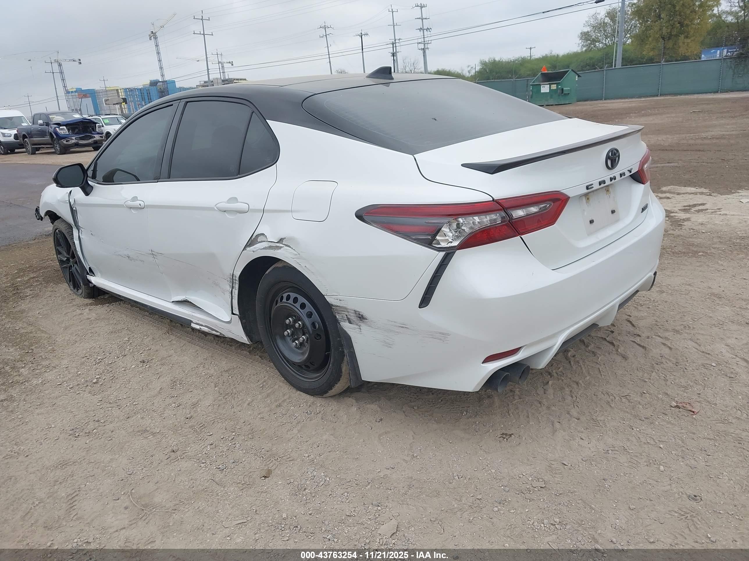 TOYOTA CAMRY image 3