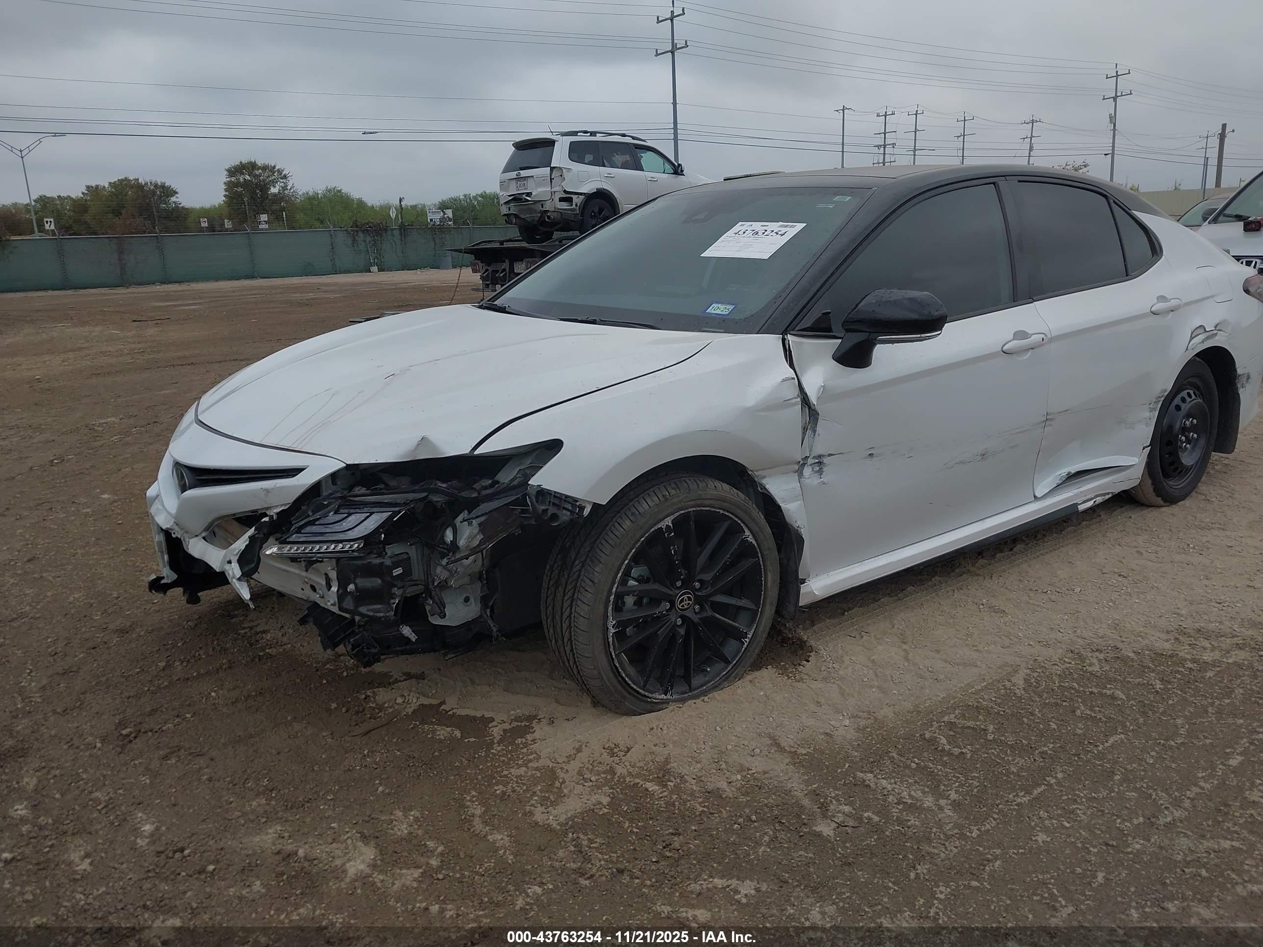 TOYOTA CAMRY image 6