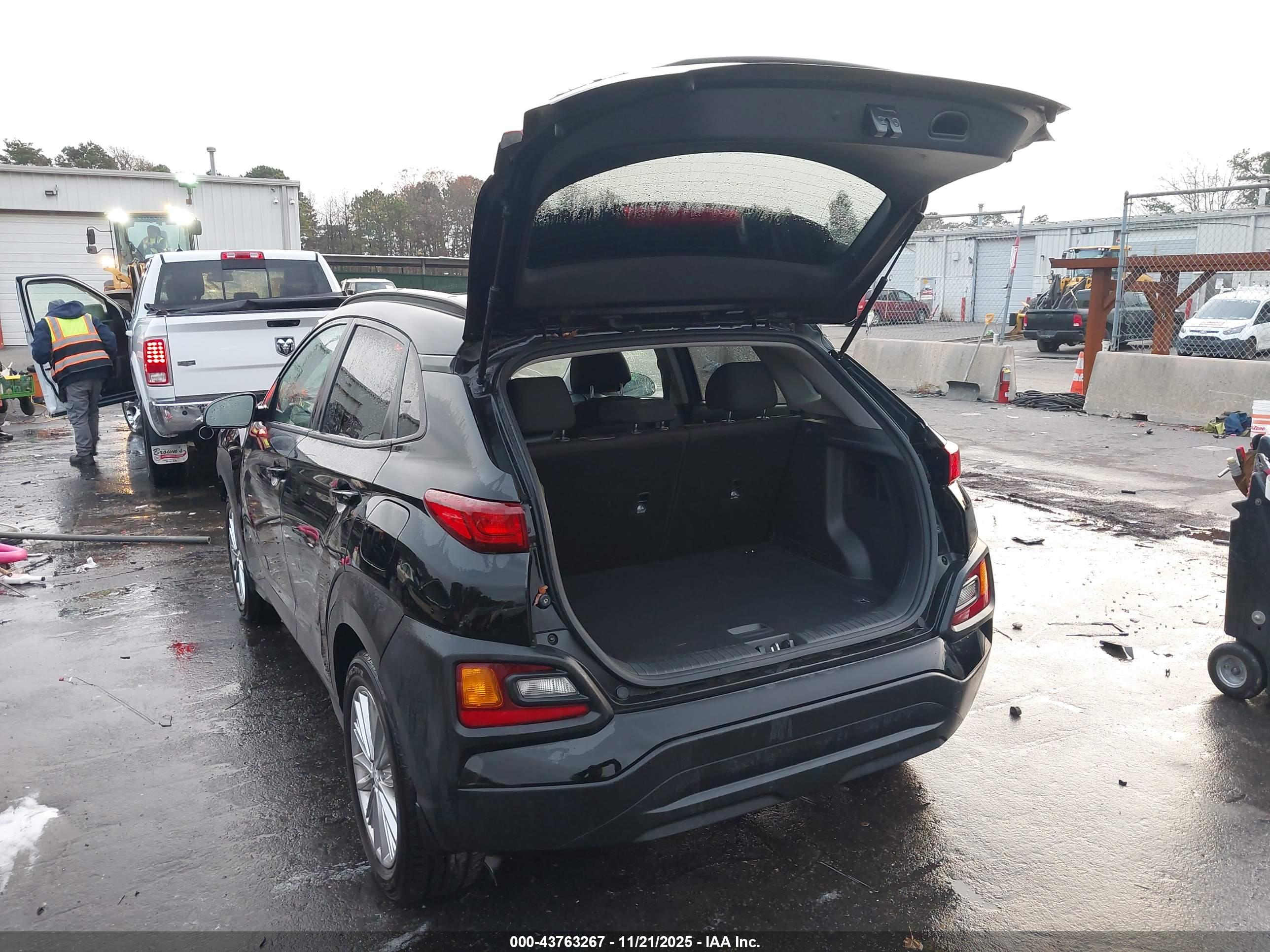 HYUNDAI KONA image 3
