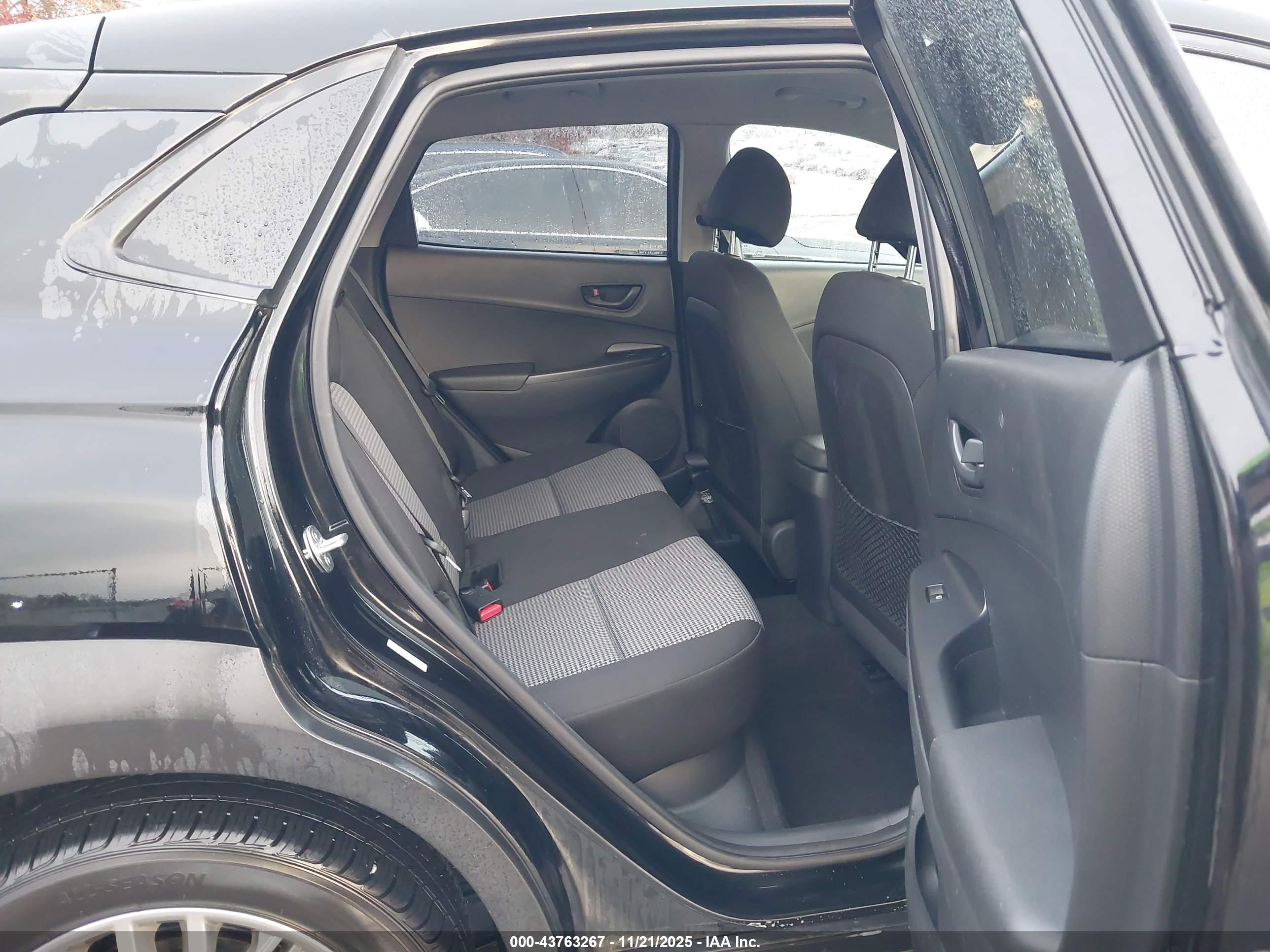 HYUNDAI KONA image 8