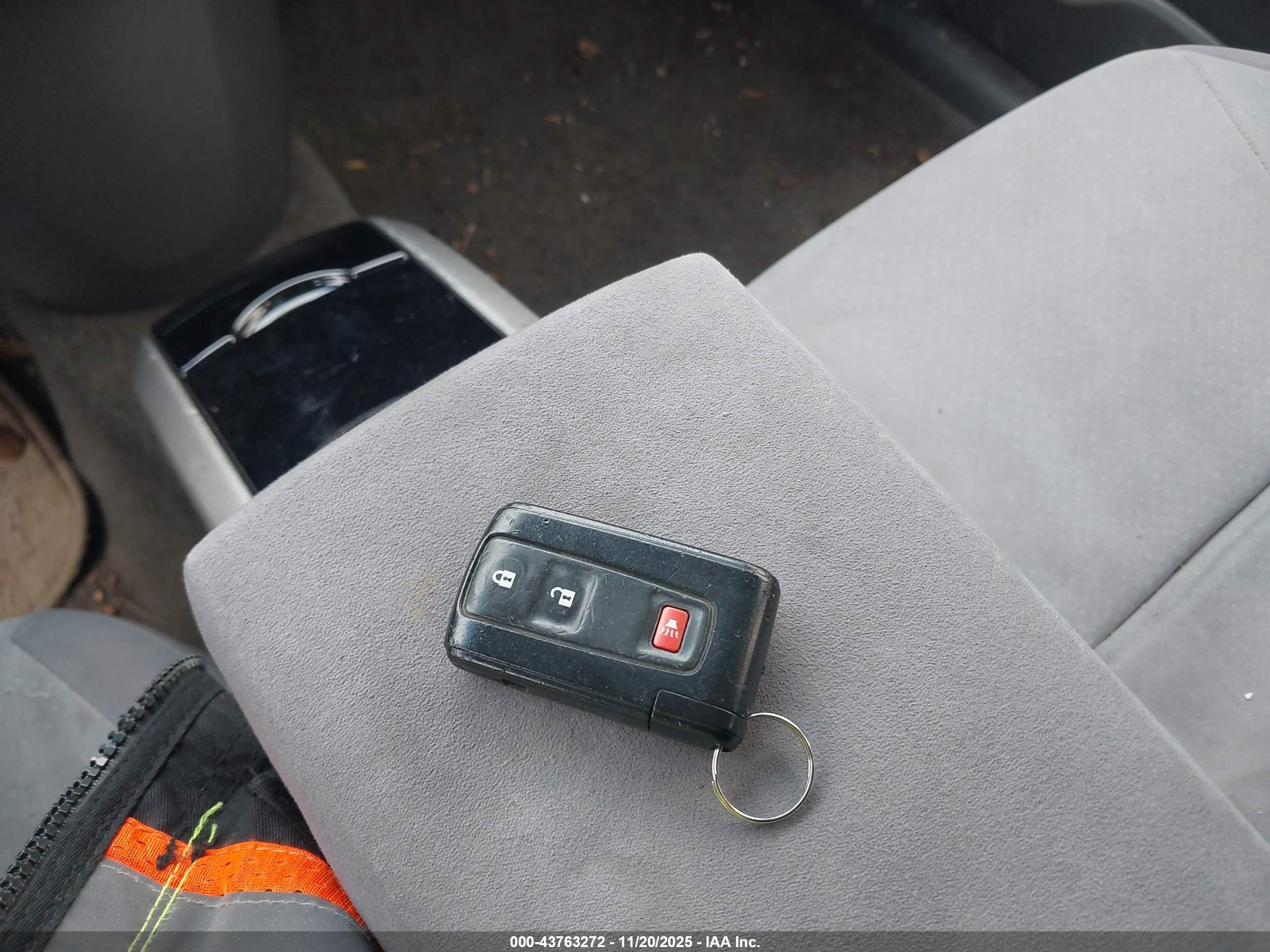TOYOTA PRIUS image 11