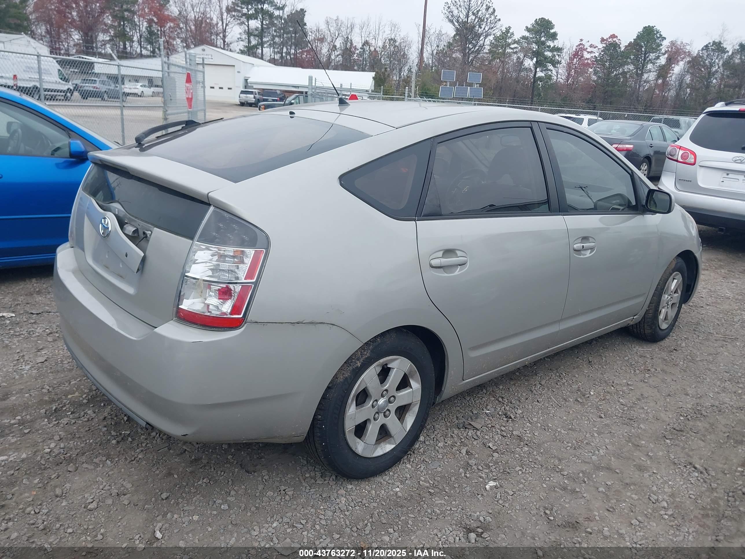 TOYOTA PRIUS image 4