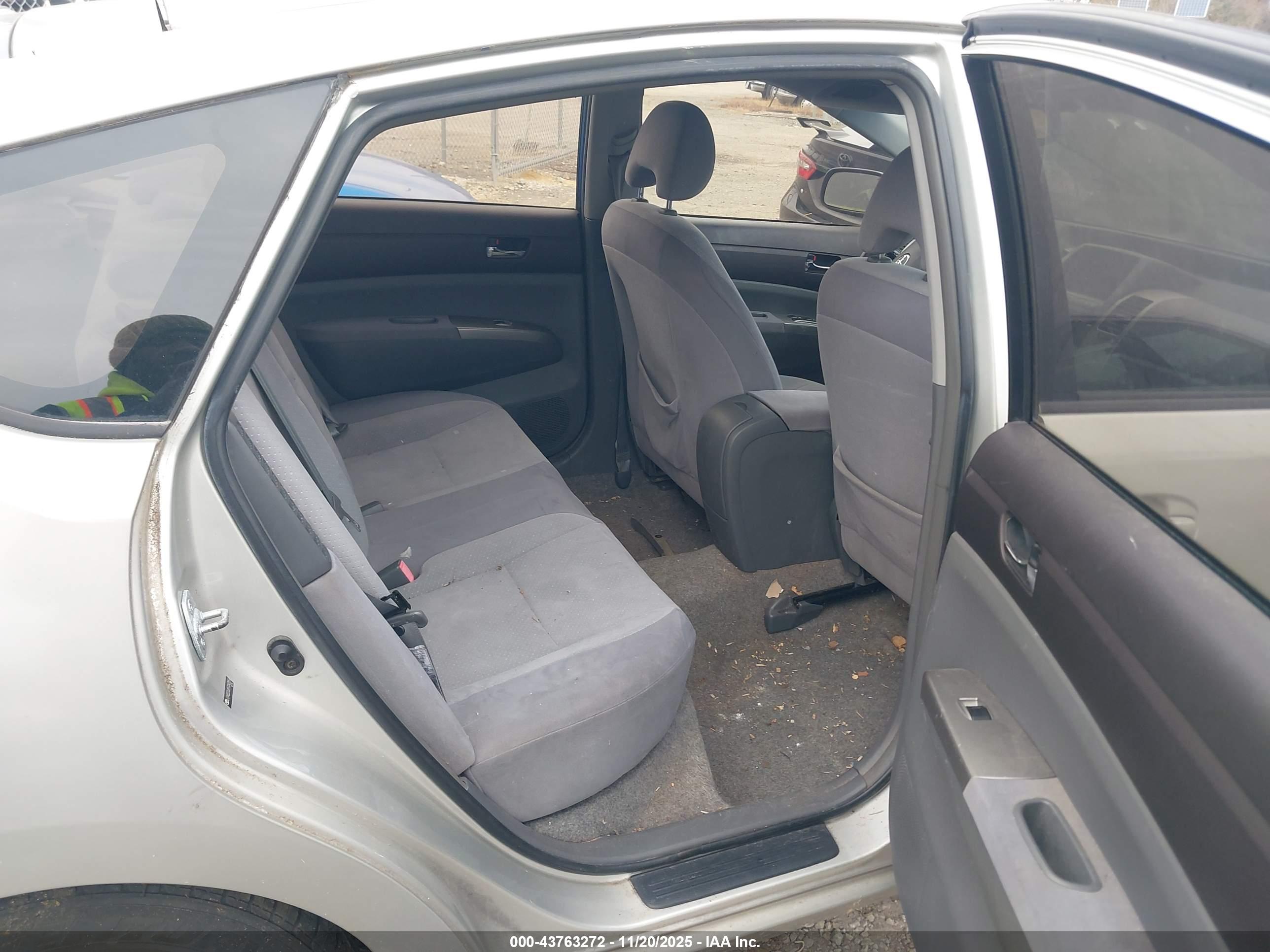 TOYOTA PRIUS image 8