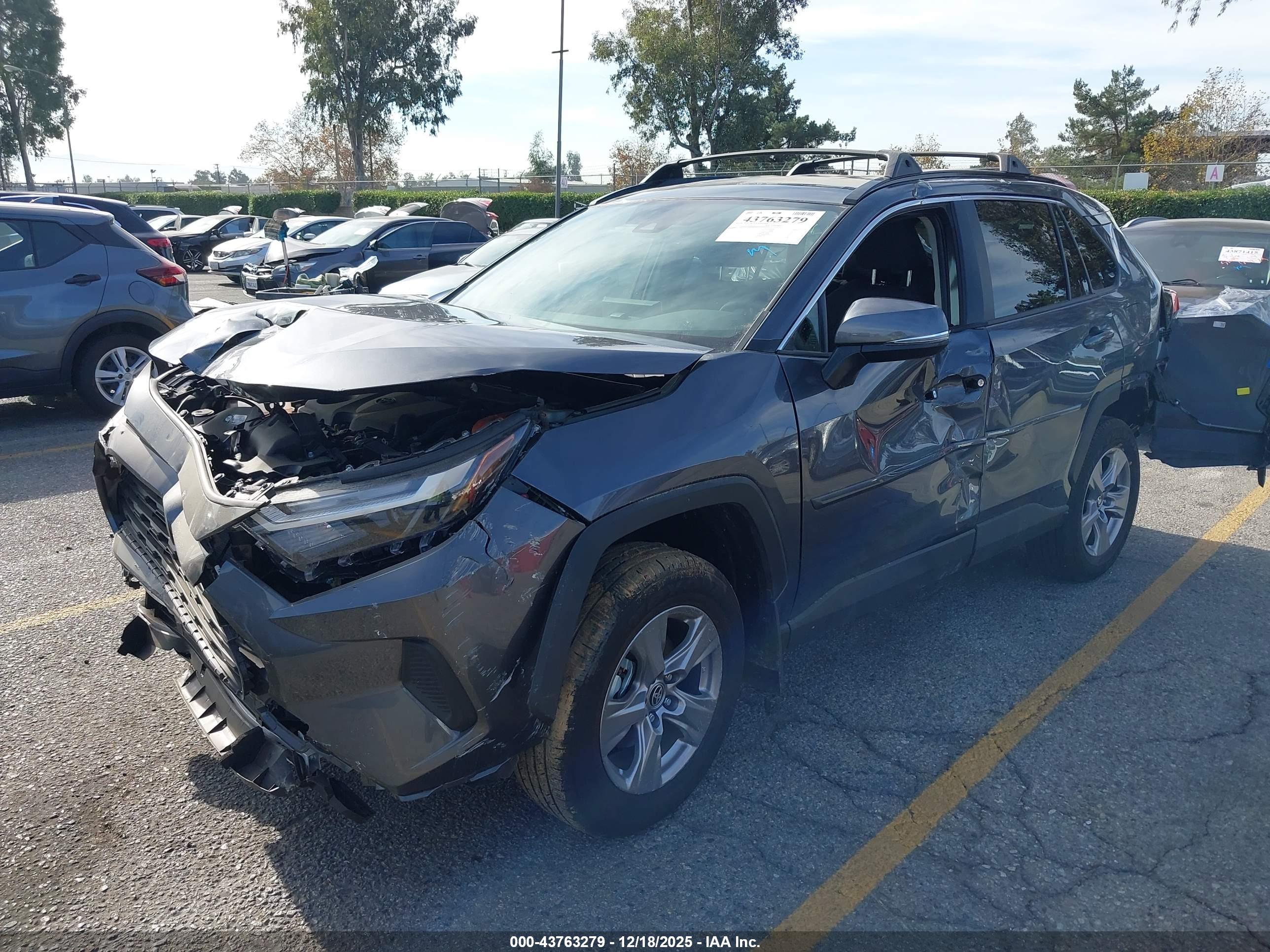 TOYOTA RAV4 image 2