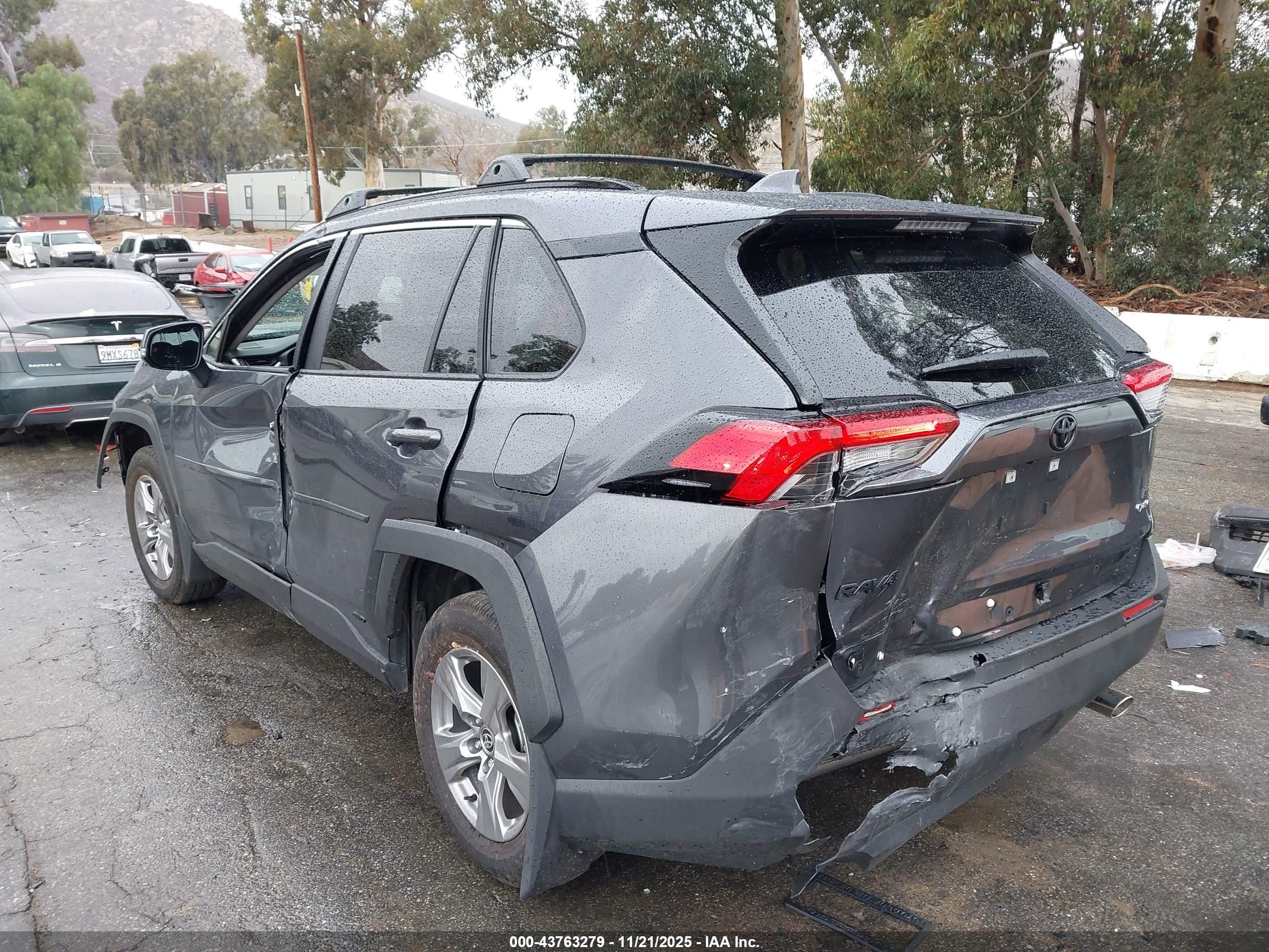 TOYOTA RAV4 image 3