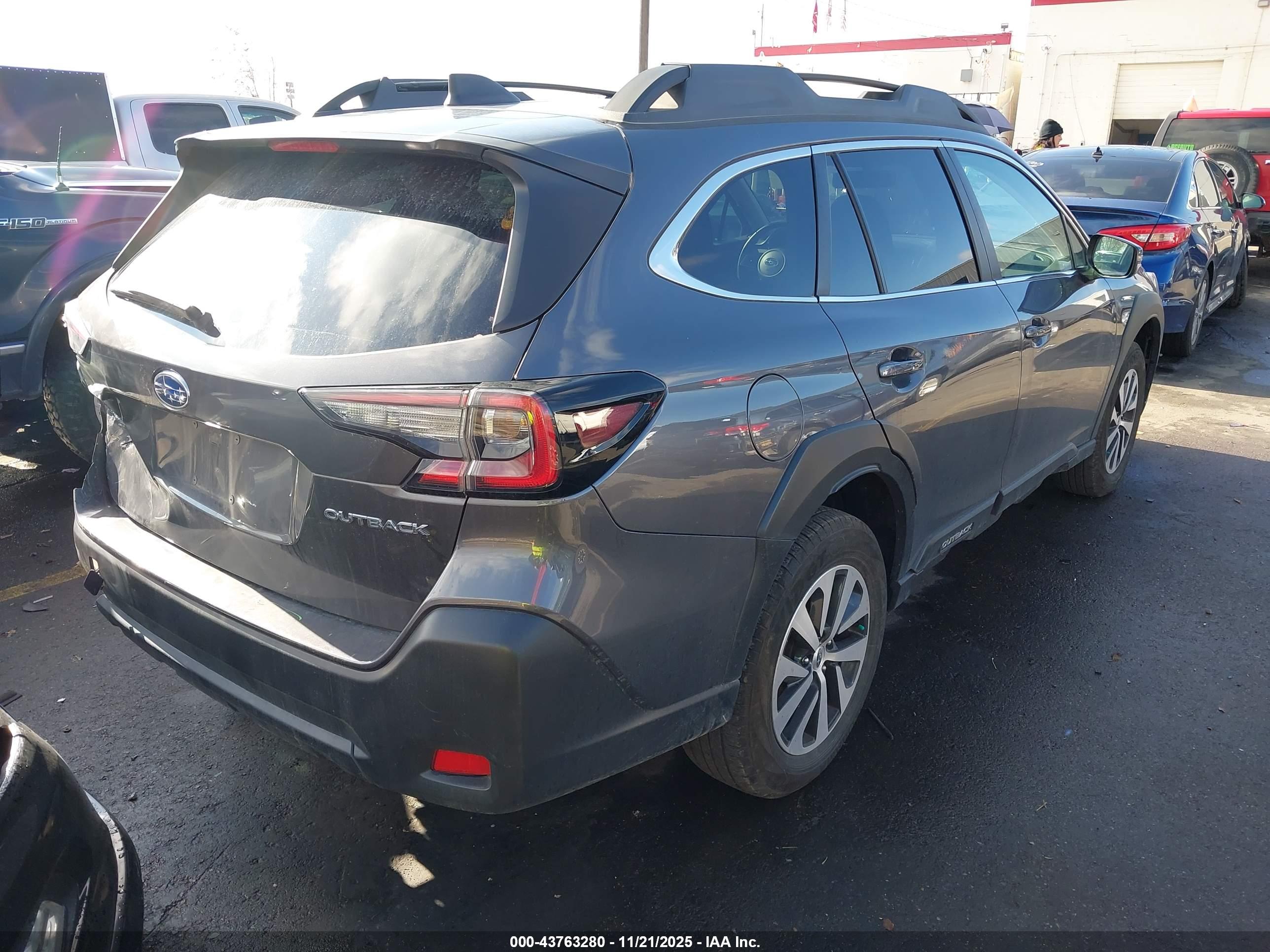 SUBARU OUTBACK image 4
