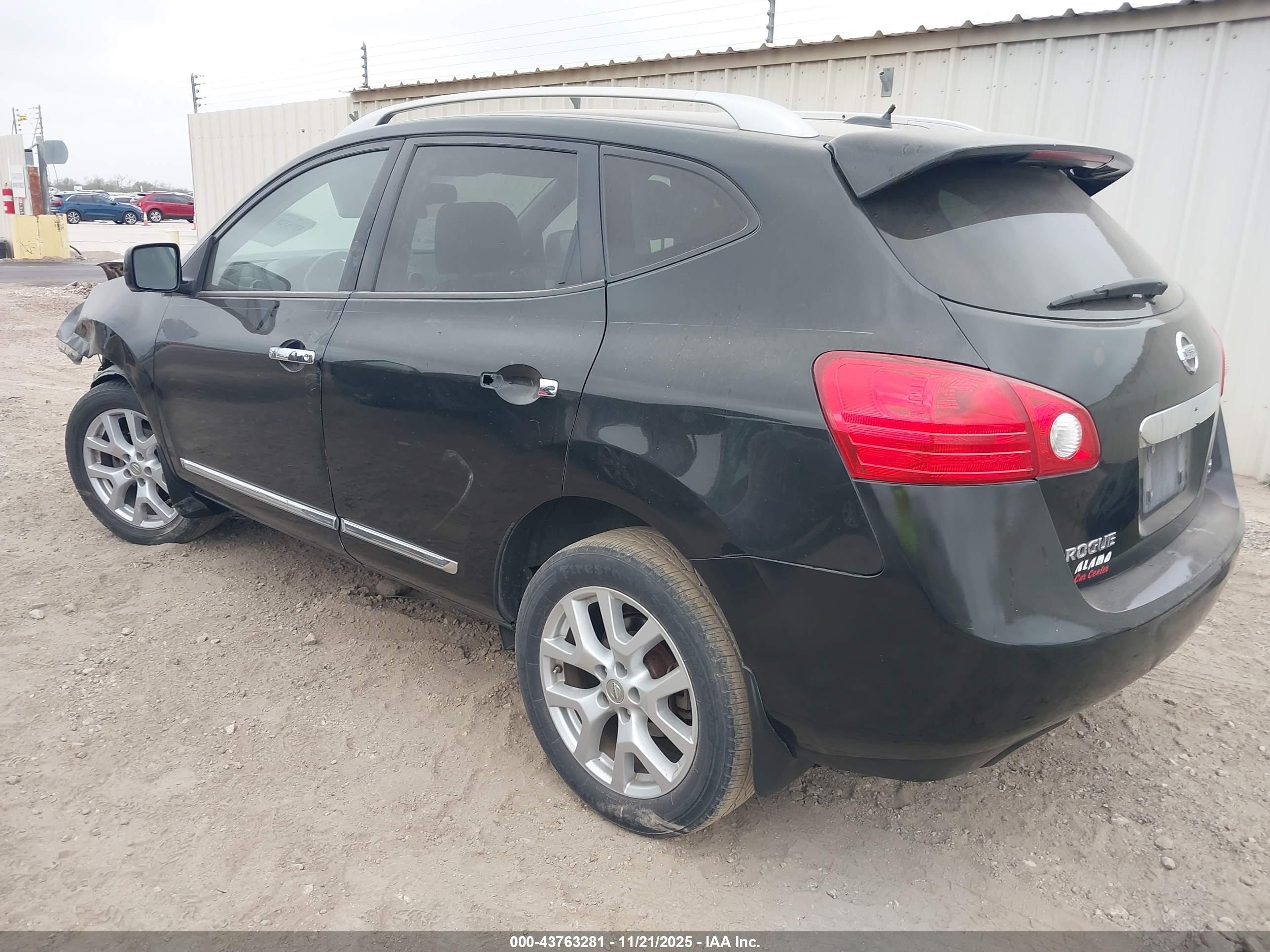 NISSAN ROGUE image 3