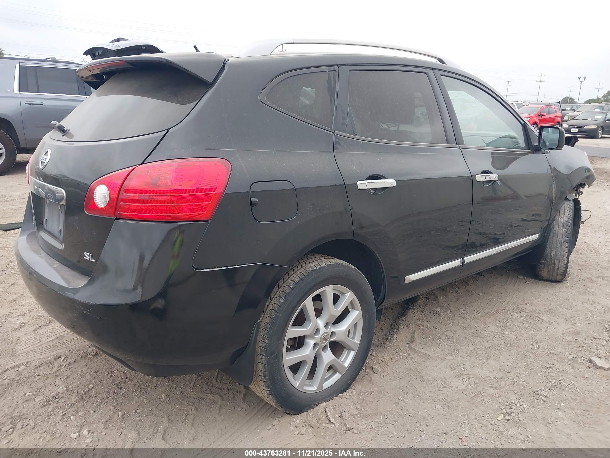 NISSAN ROGUE image 4